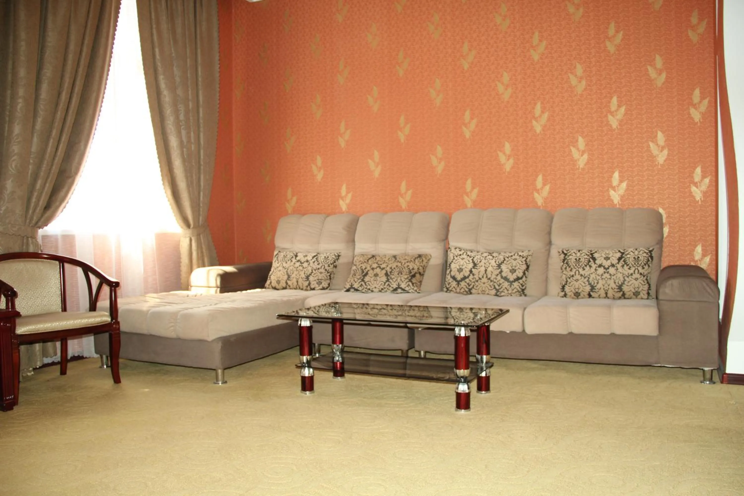 Seating area, Bed in Firuz Hotel