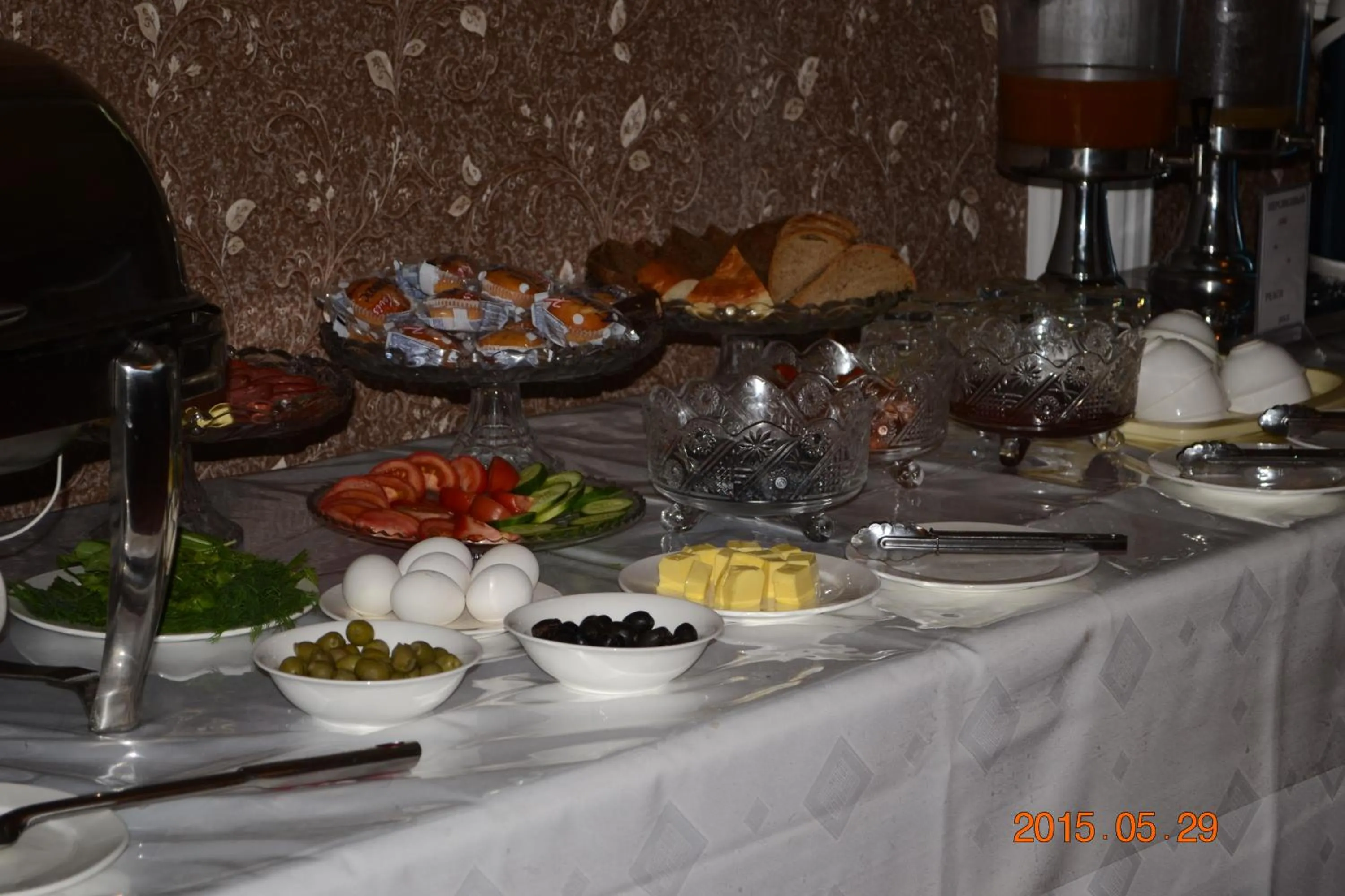 Restaurant/places to eat in Firuz Hotel