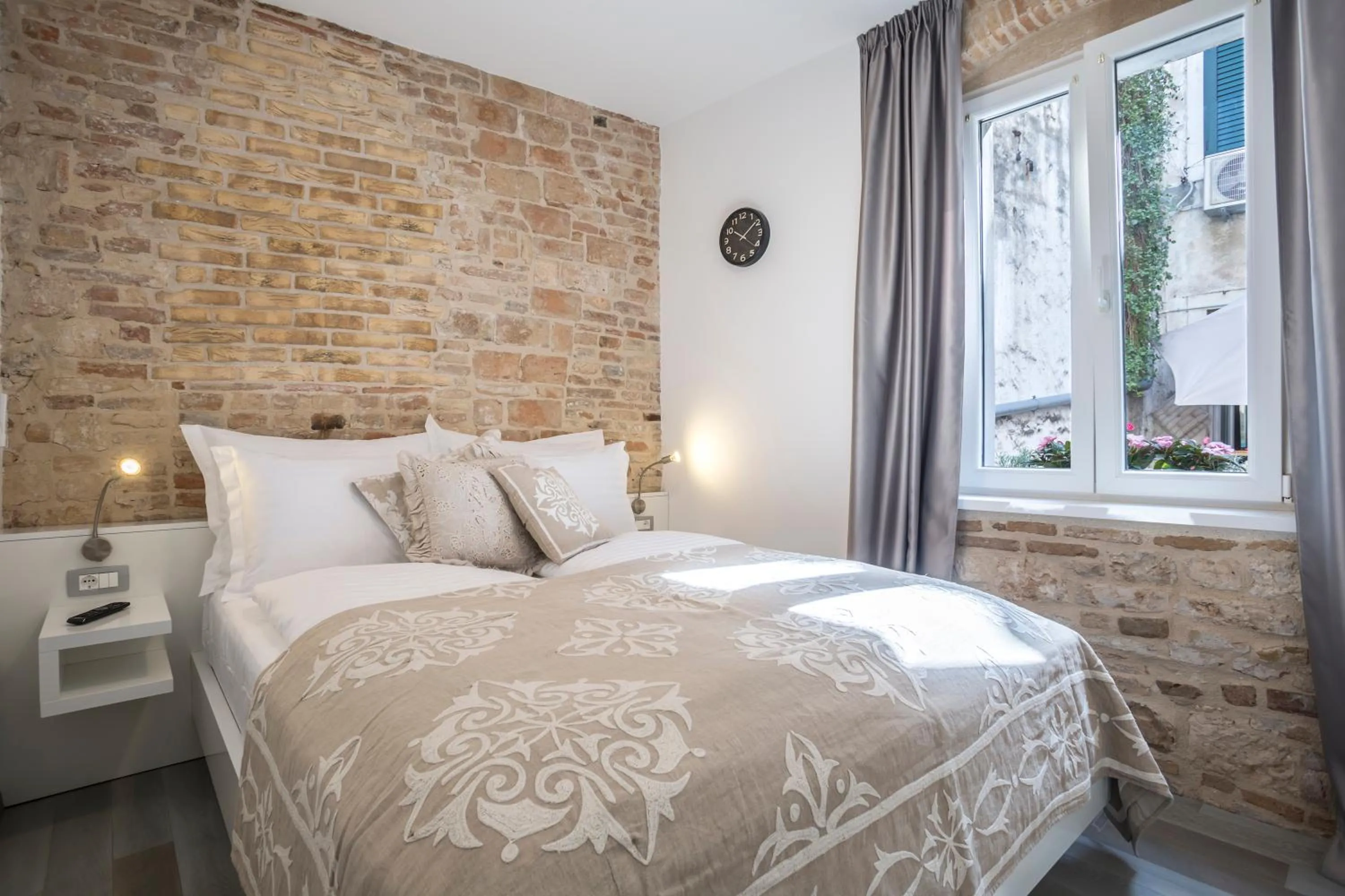 Bedroom in Centro di Centri Rooms