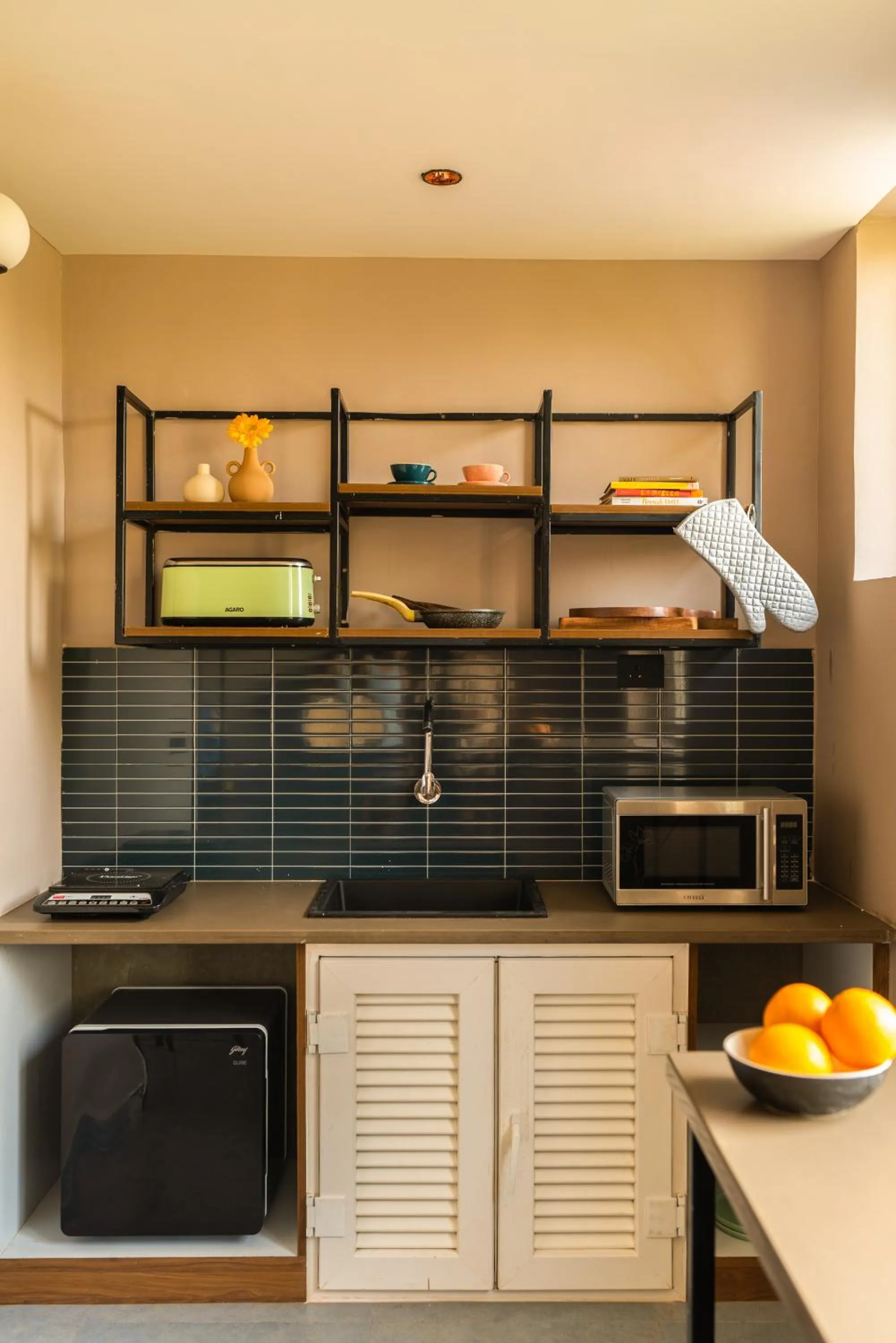 Kitchen or kitchenette in Minimalist Panjim