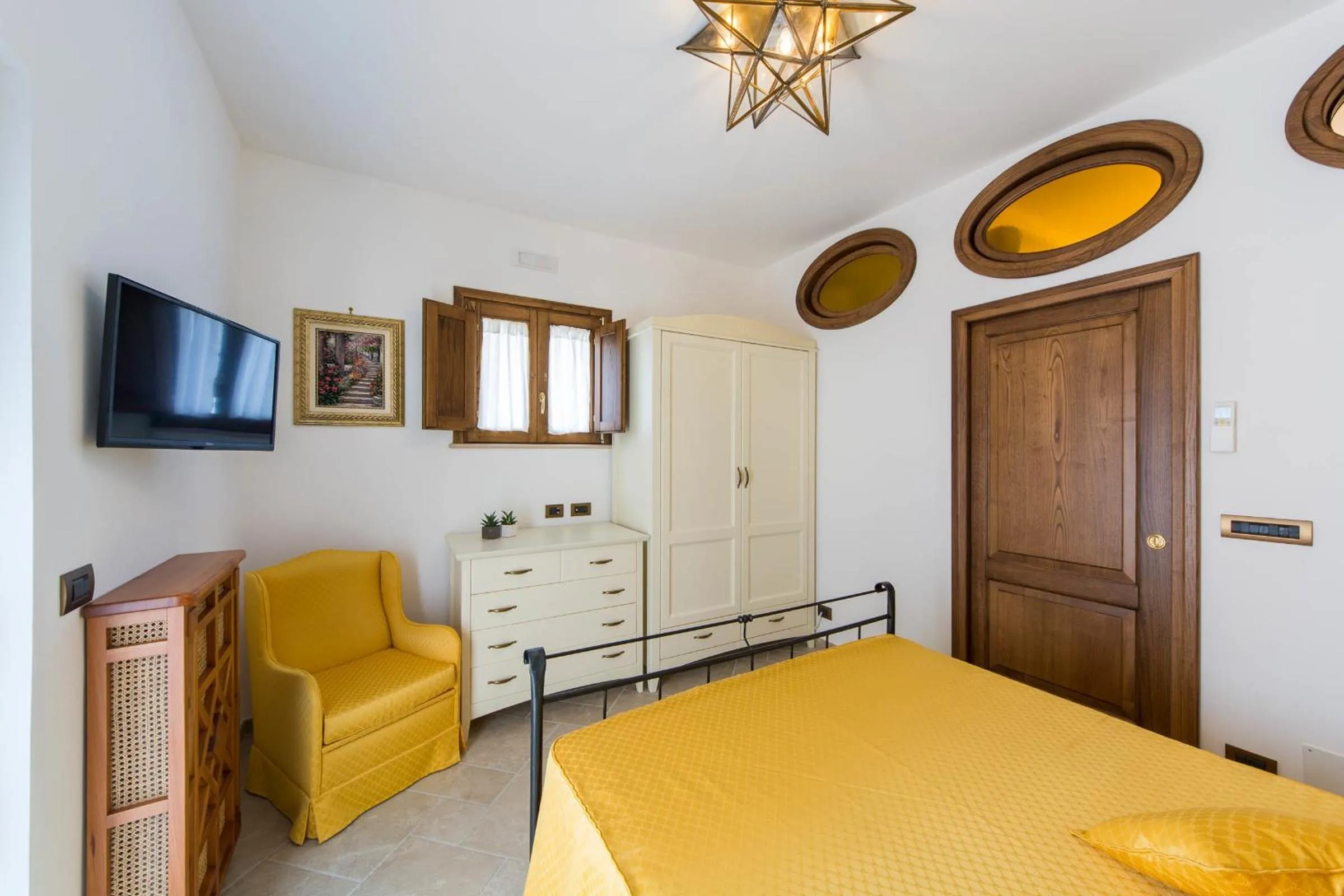 Decorative detail, Bed in B&B La Casa Nel Giardino