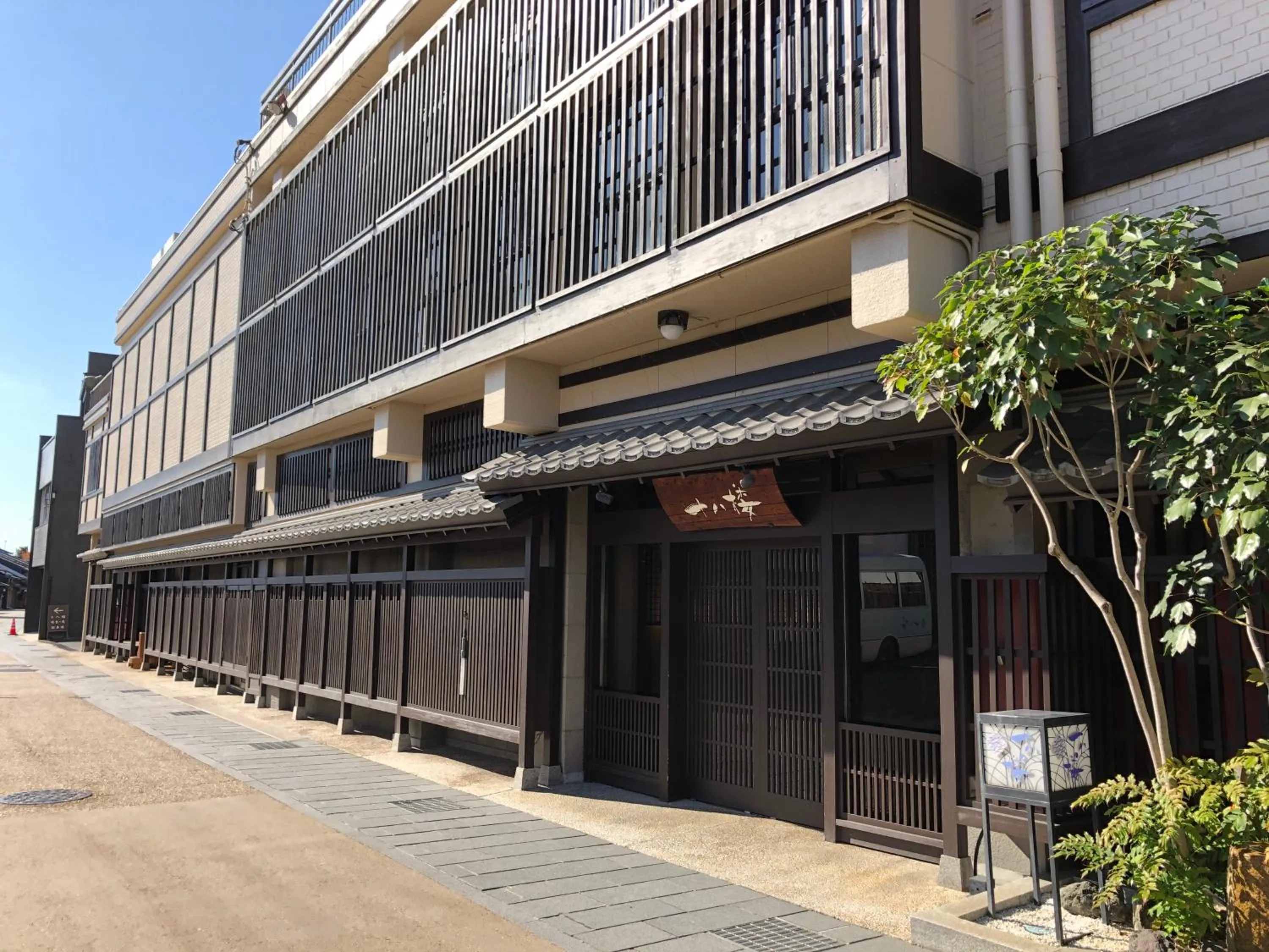 Property building in Juhachiro