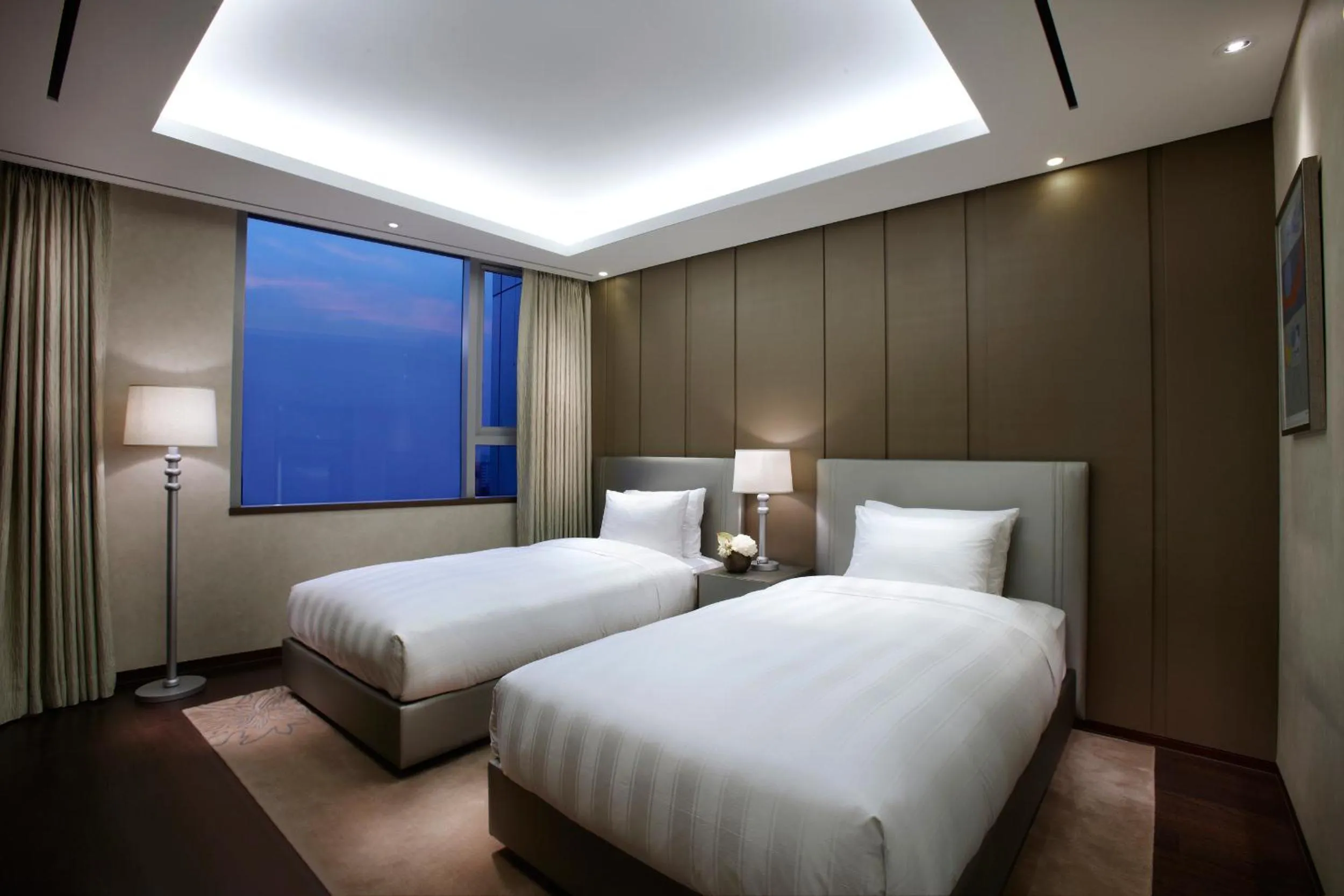 Bedroom, Bed in LOTTE CITY HOTEL Ulsan