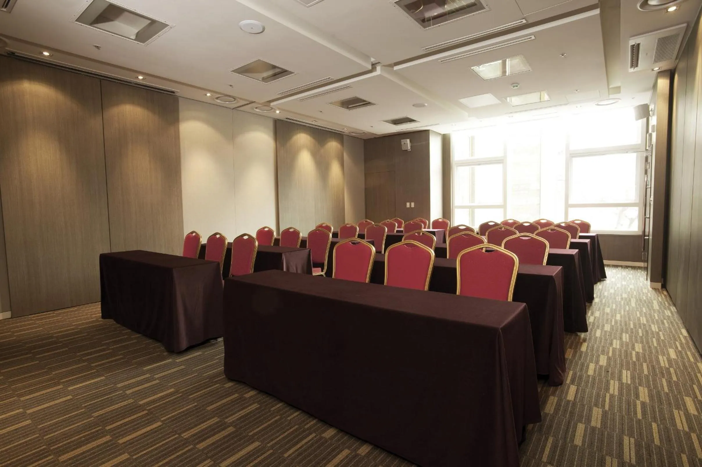 Meeting/conference room in LOTTE CITY HOTEL Ulsan