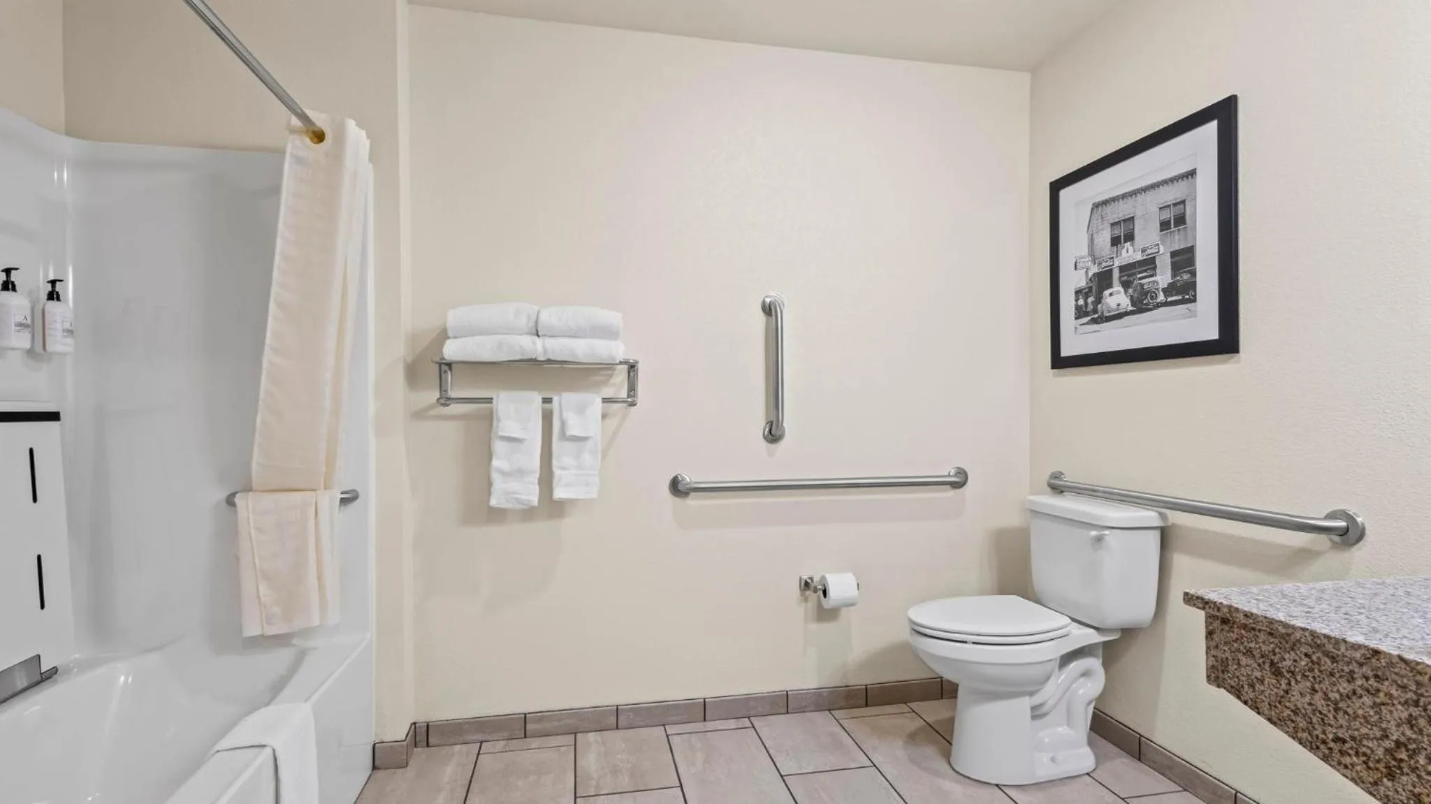 Bathroom in Cobblestone Hotel & Suites - Foley