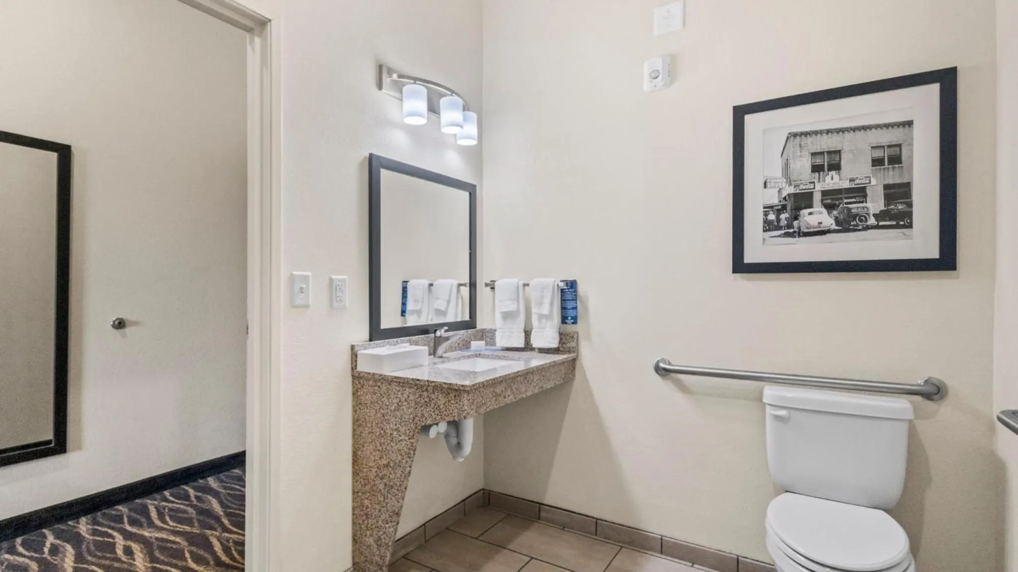Bathroom in Cobblestone Hotel & Suites - Foley