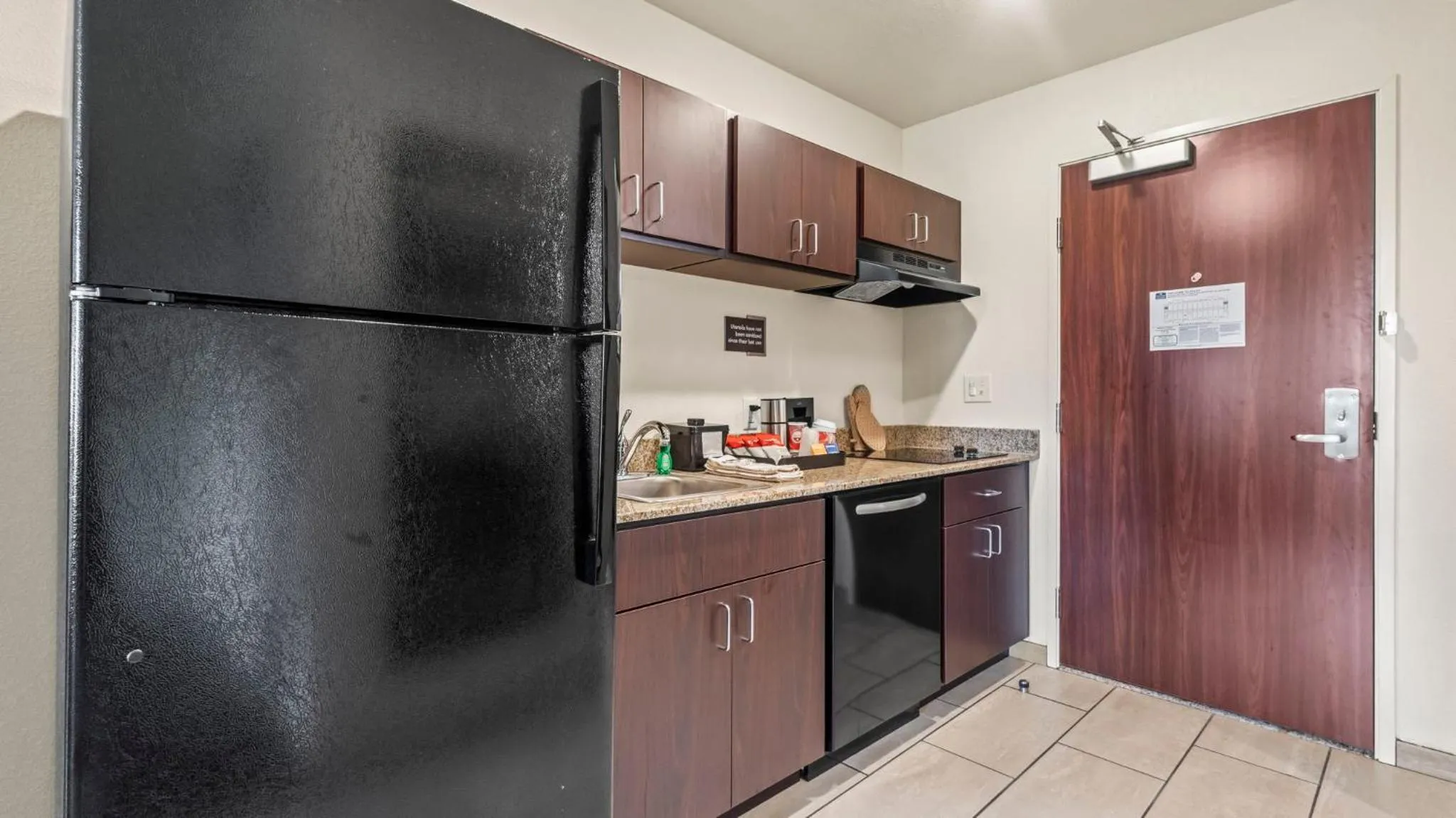 Kitchen or kitchenette in Cobblestone Hotel & Suites - Foley