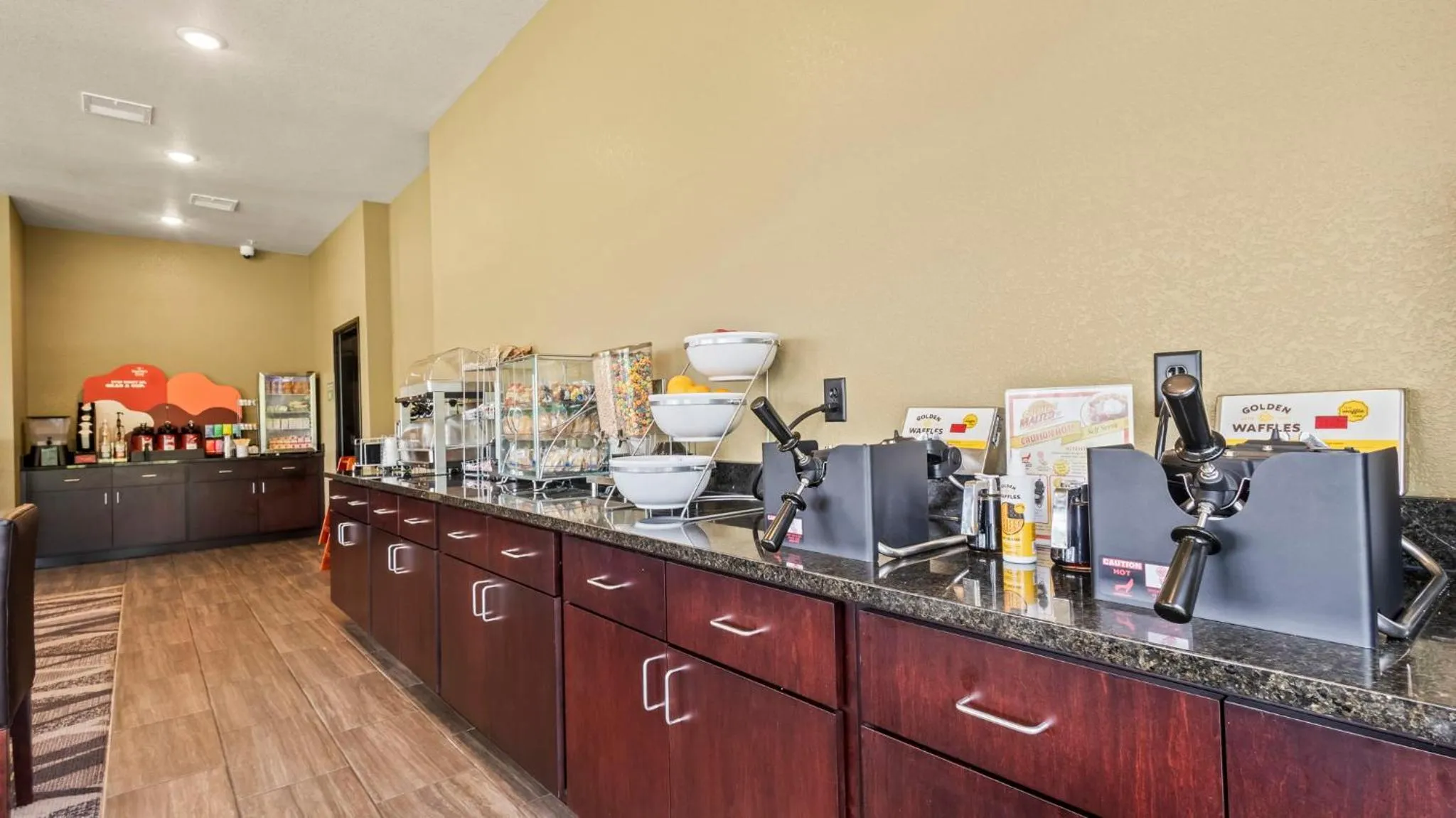 Breakfast in Cobblestone Hotel & Suites - Foley