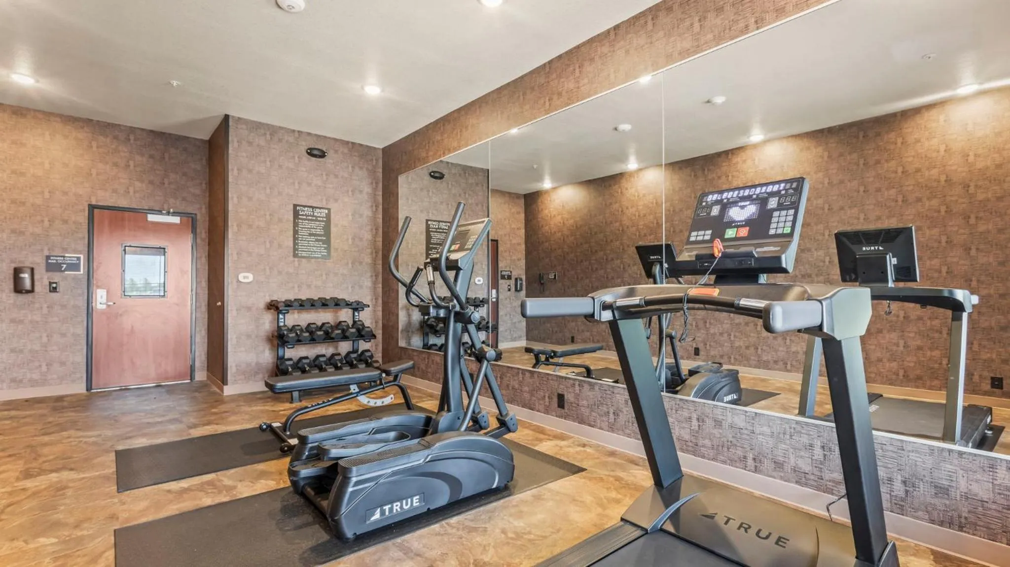 Fitness centre/facilities in Cobblestone Hotel & Suites - Foley