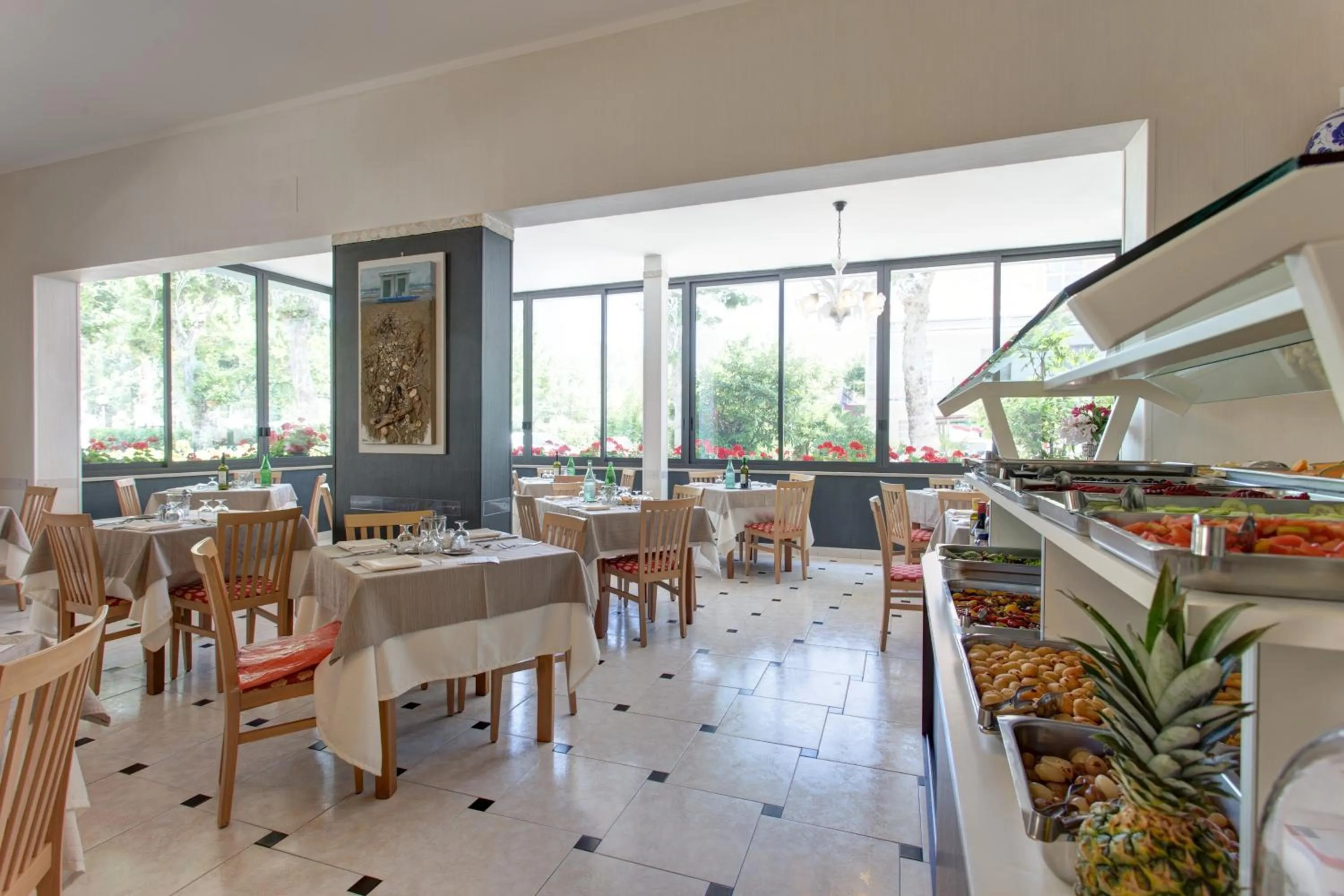 Restaurant/places to eat in Hotel Giamaika