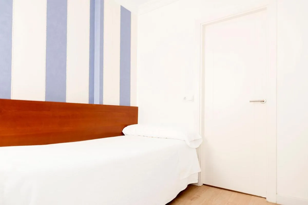 Photo of the whole room, Bed in Hotel Sauce