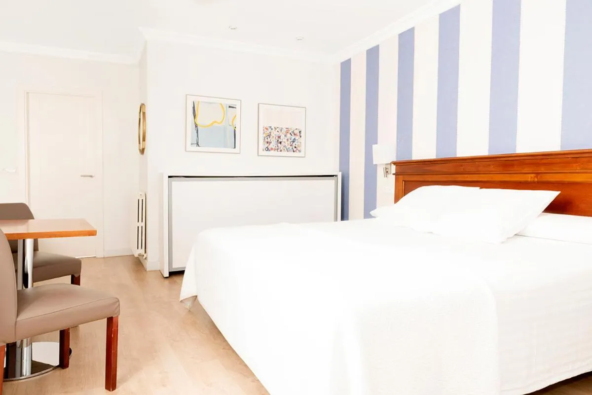 Bedroom, Bed in Hotel Sauce