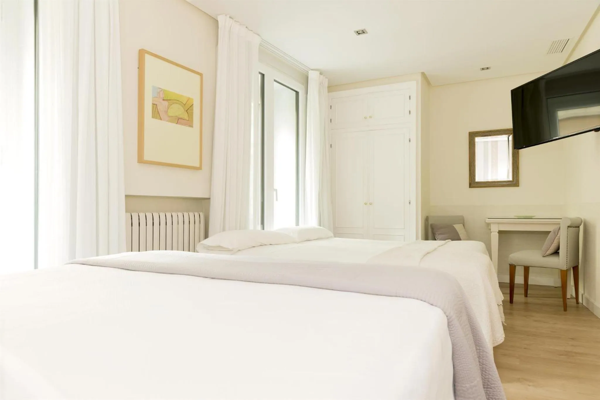 Photo of the whole room, Bed in Hotel Sauce