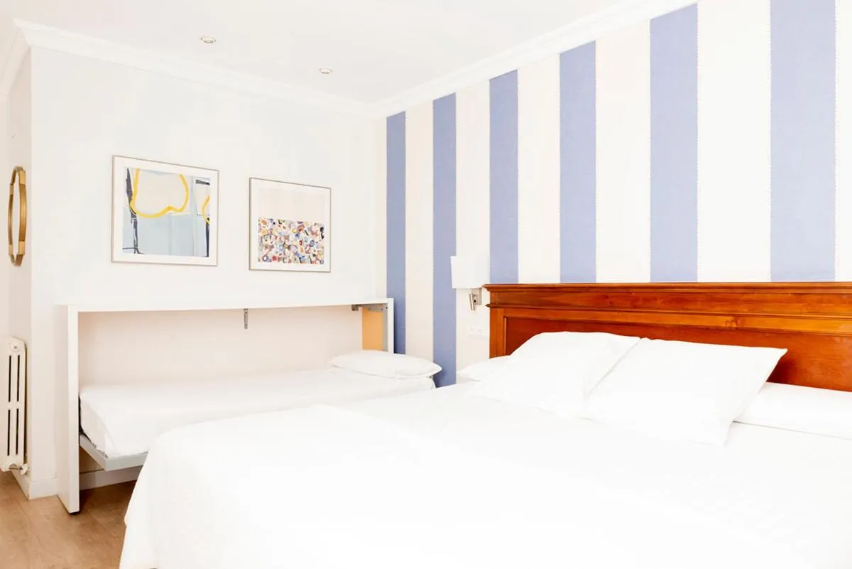 Photo of the whole room, Bed in Hotel Sauce