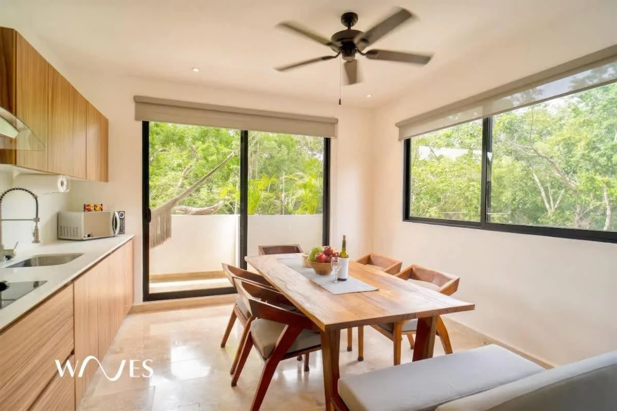 Prime Location 2 BR Apartment with Natural Ligthed & LX Amenities by Waves Management