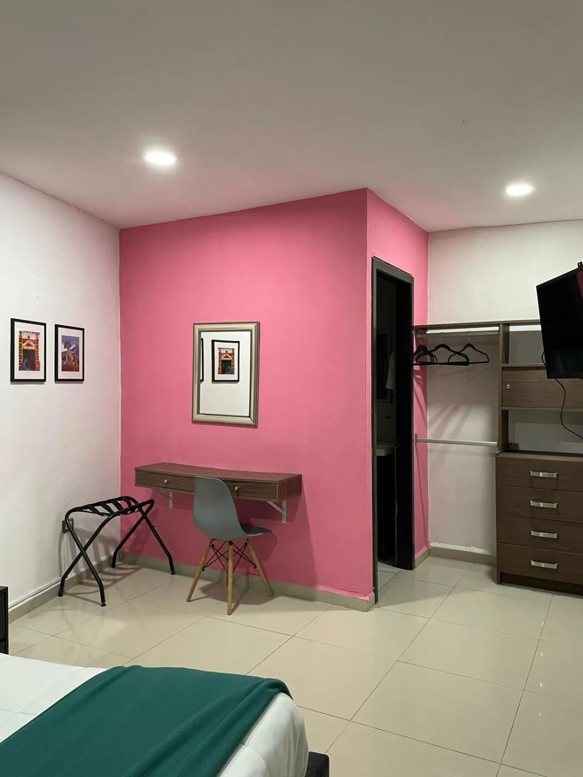 Toilet, Bed in Adhoc Boutique Barrio Antiguo