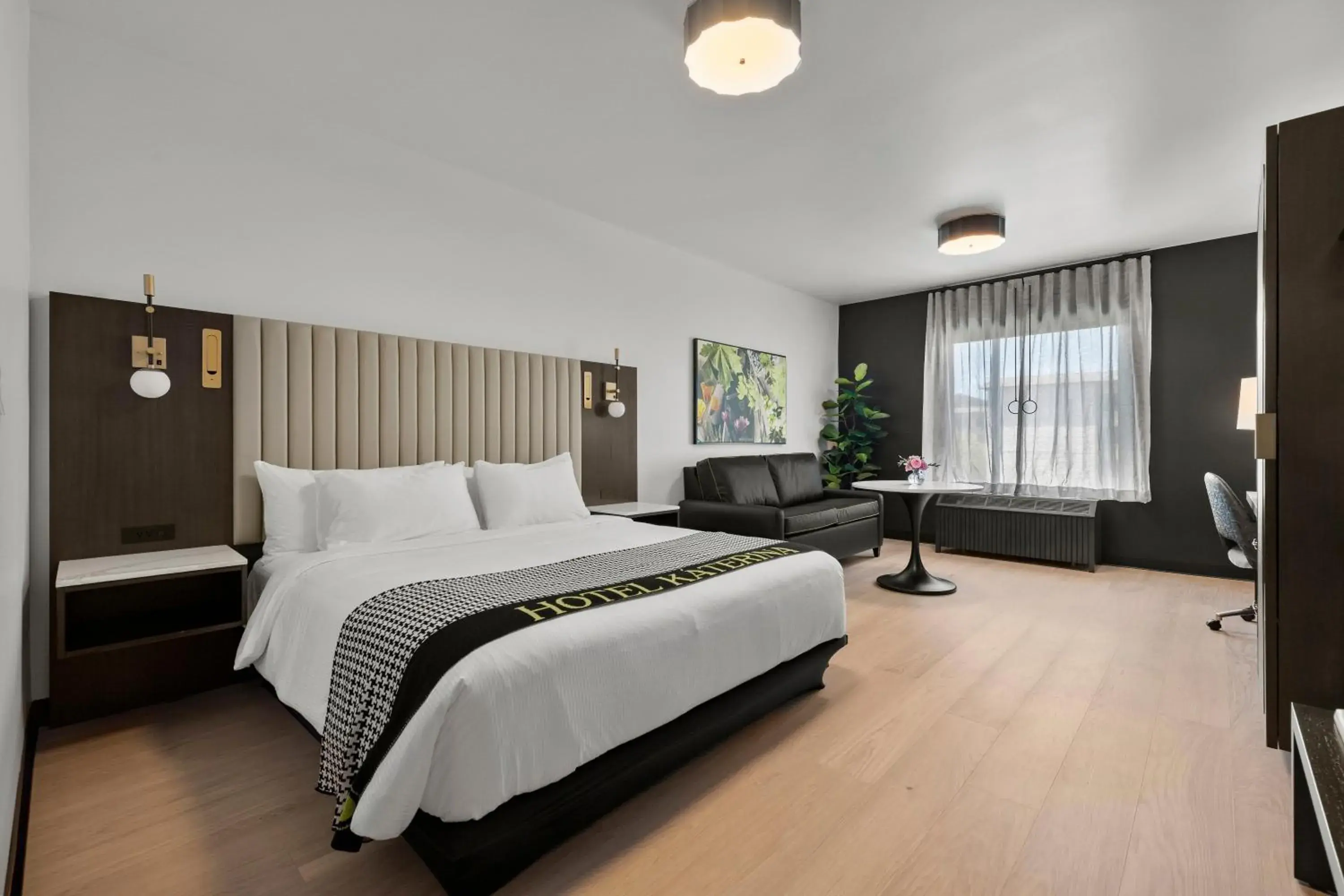 Boutique King Roll-In Shower in Hotel Katerina Boutique King Roll-In Shower in Hotel Katerina