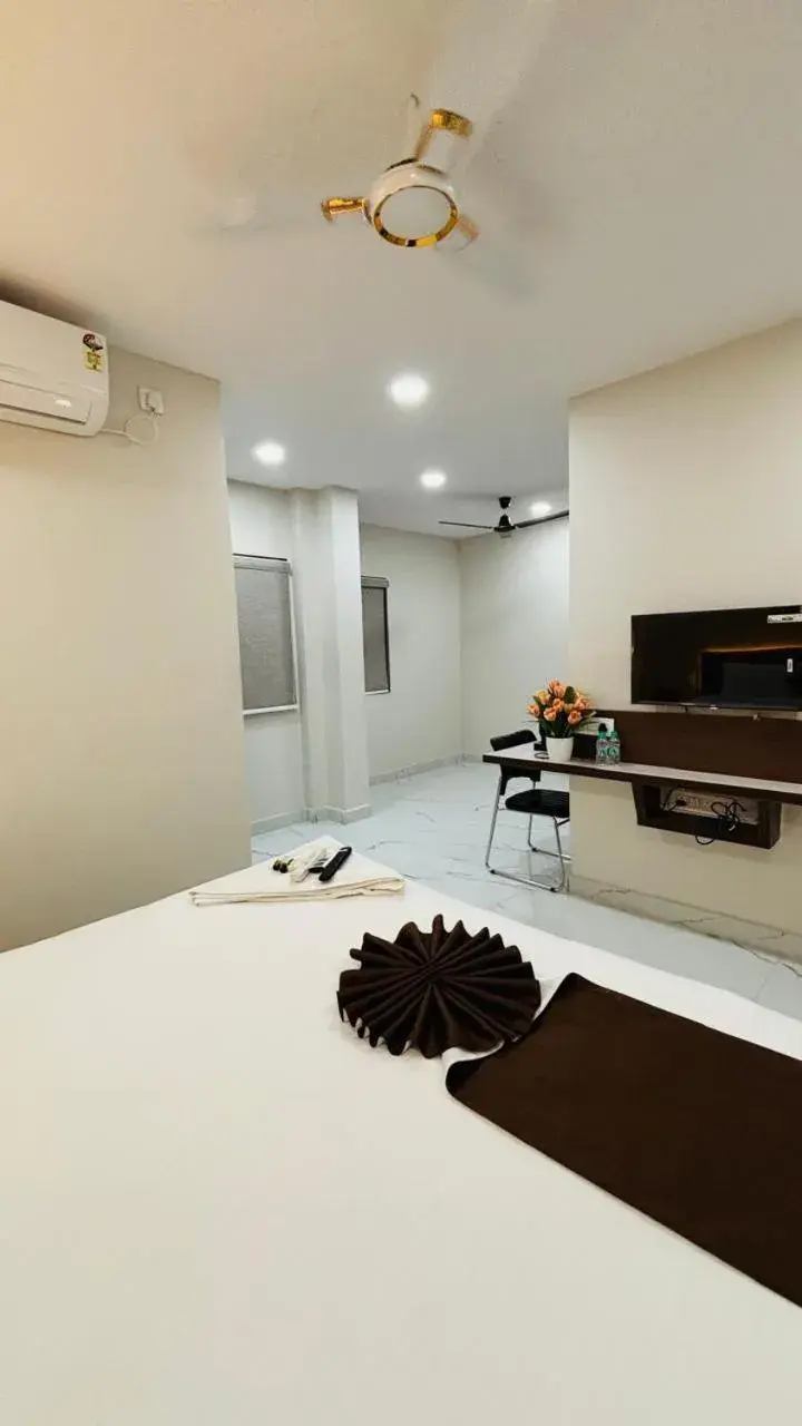 Deluxe Double Room (2 Adults + 1 Child) in Hotel Mithra Grand Deluxe Double Room (2 Adults + 1 Child) in Hotel Mithra Grand