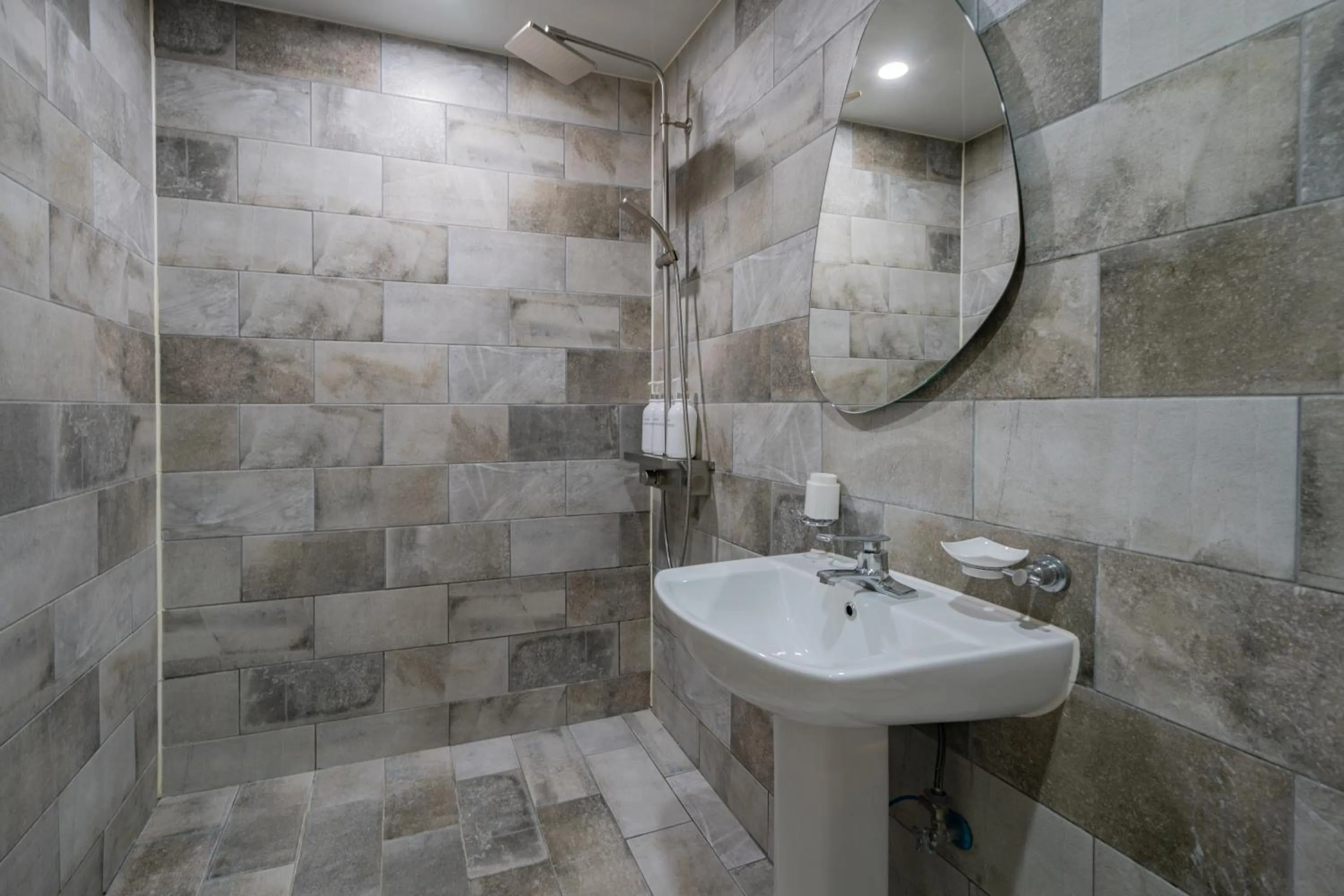 Shower in Hotel Yoegieottae Gwangju Station