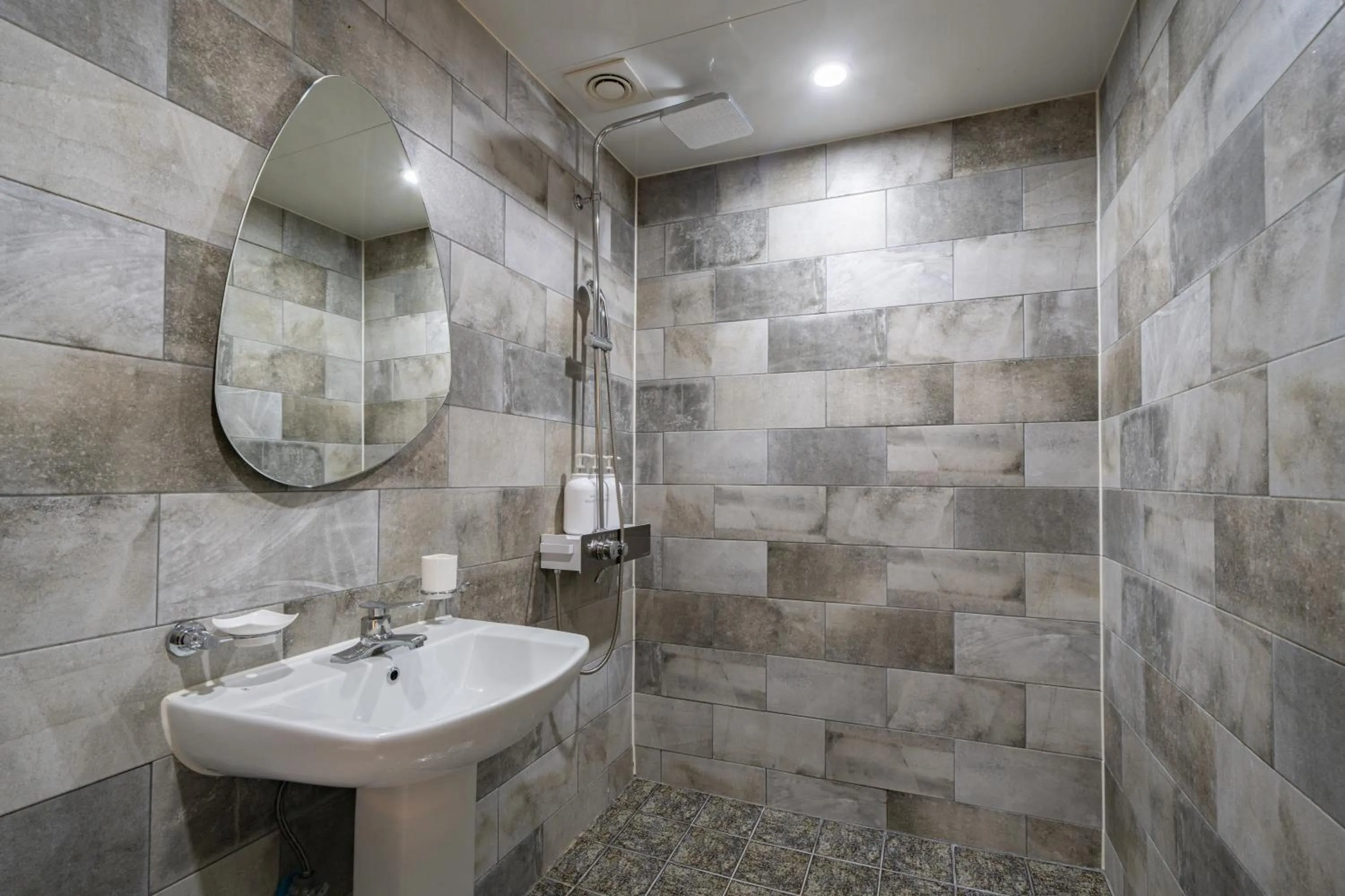 Shower in Hotel Yoegieottae Gwangju Station