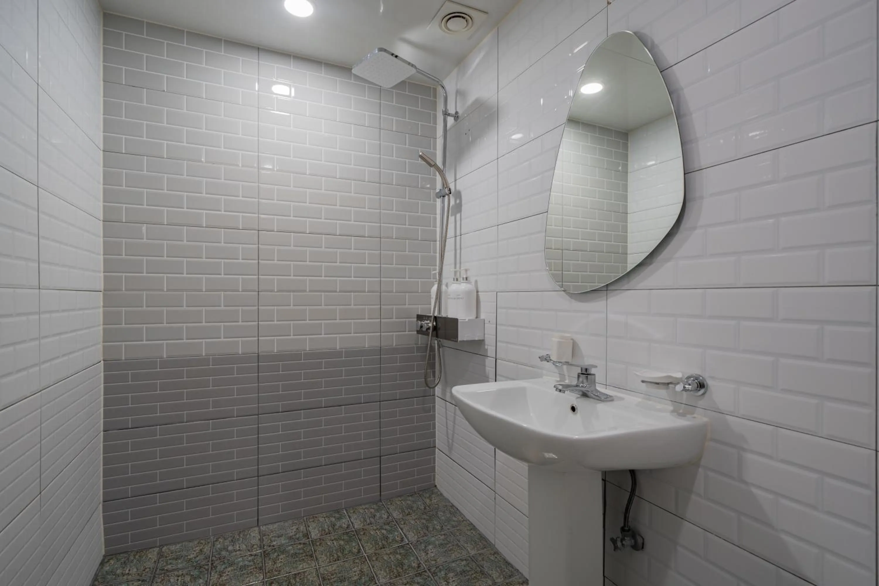 Shower in Hotel Yoegieottae Gwangju Station