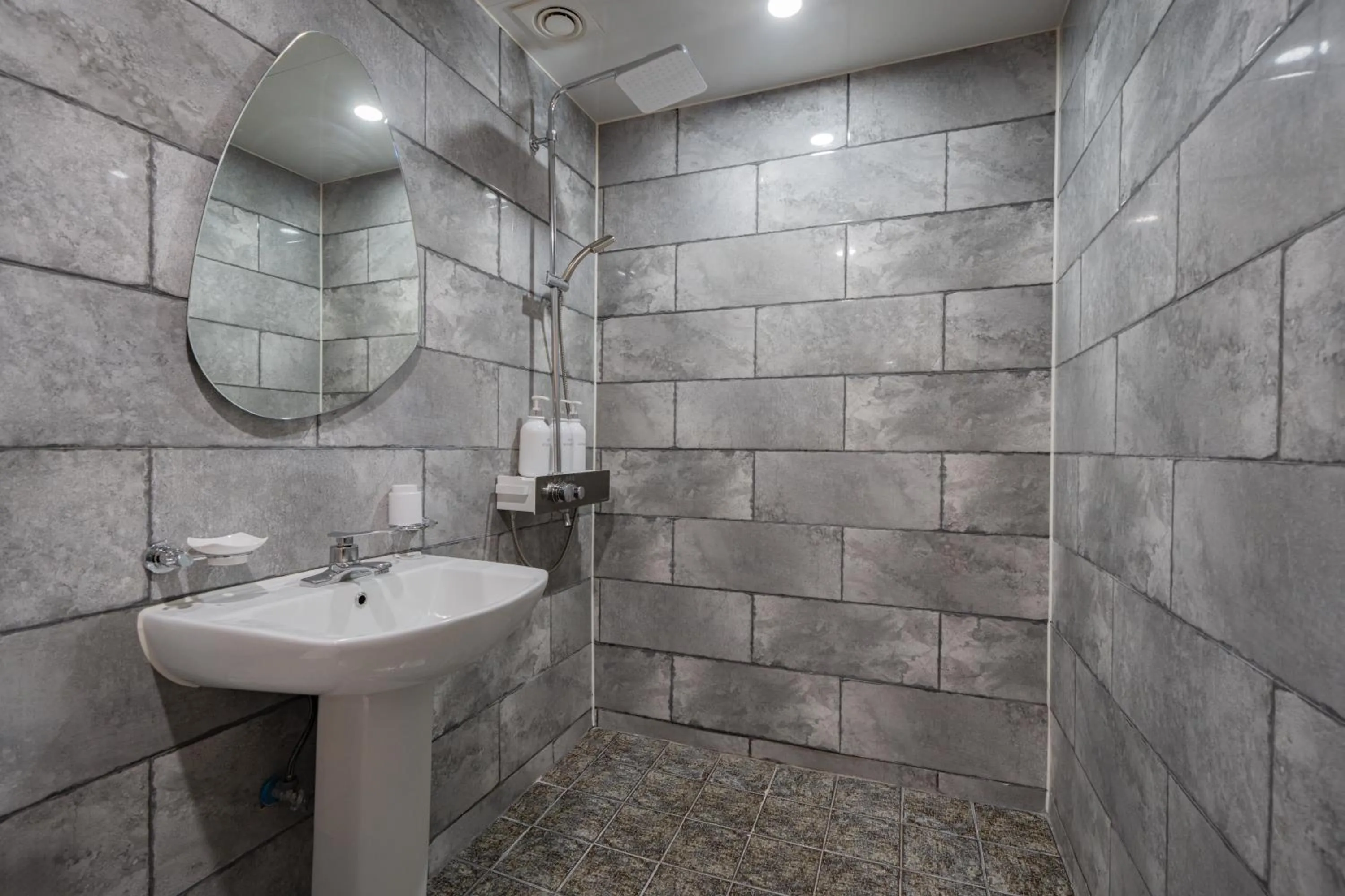 Shower in Hotel Yoegieottae Gwangju Station