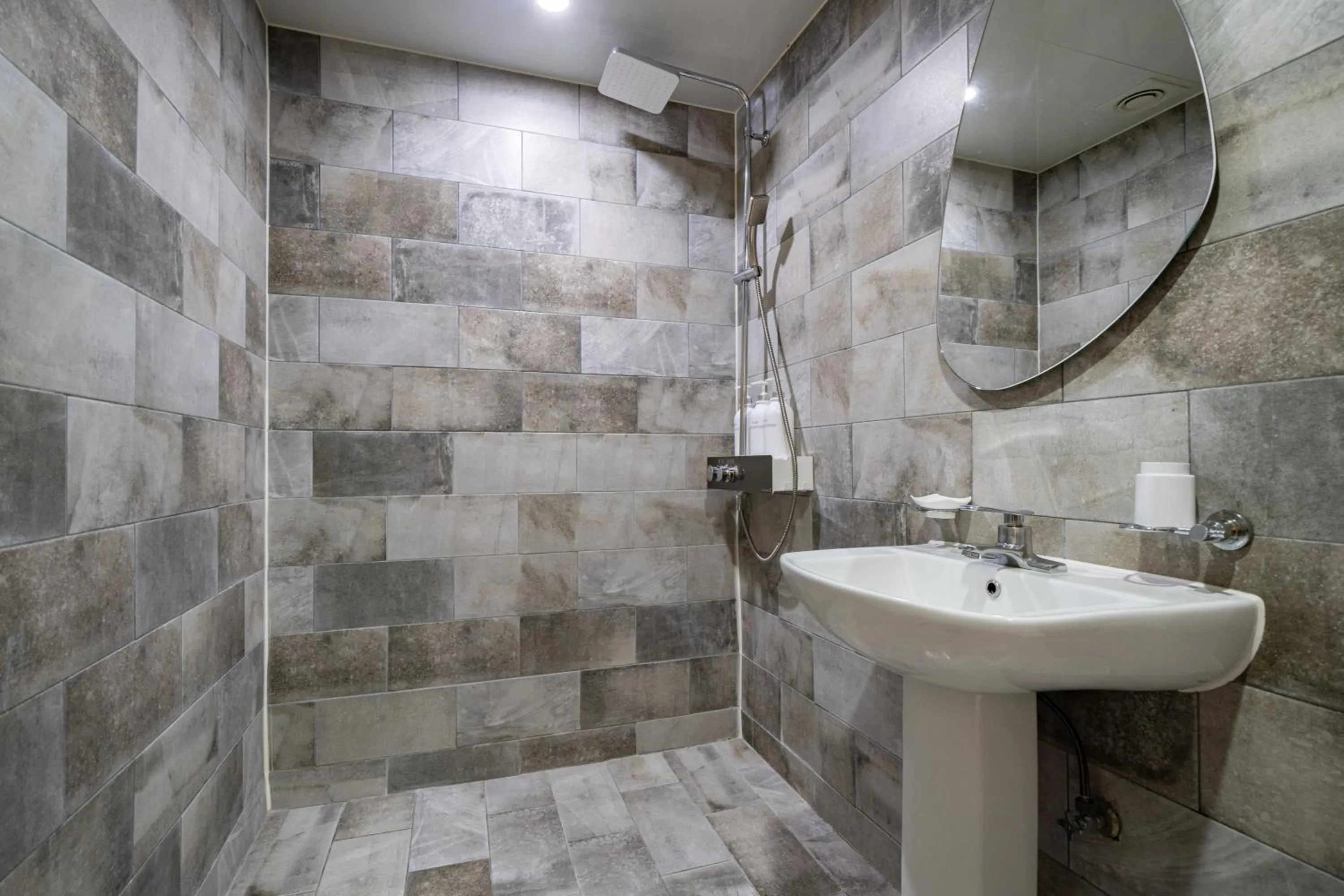 Shower in Hotel Yoegieottae Gwangju Station