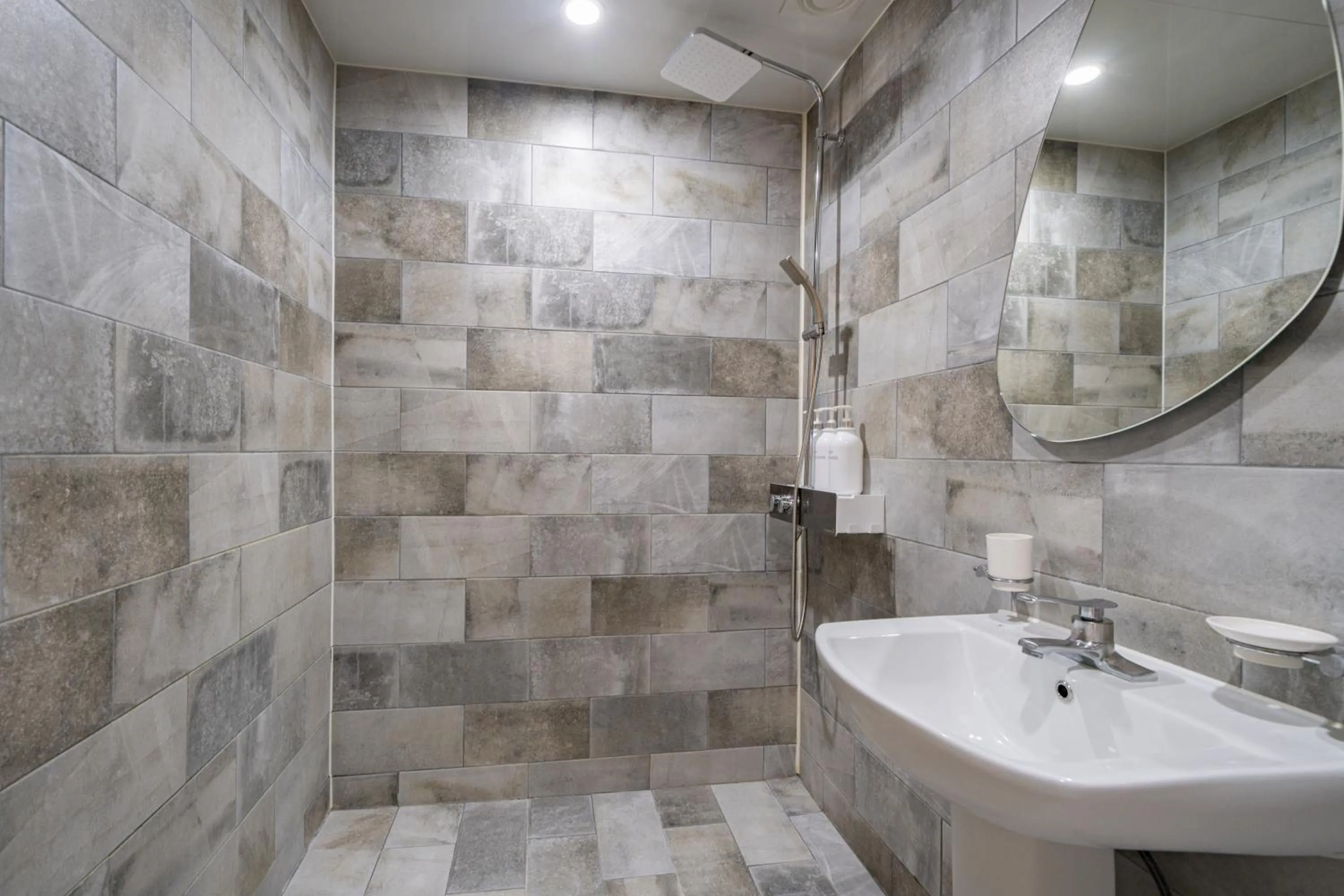 Shower in Hotel Yoegieottae Gwangju Station