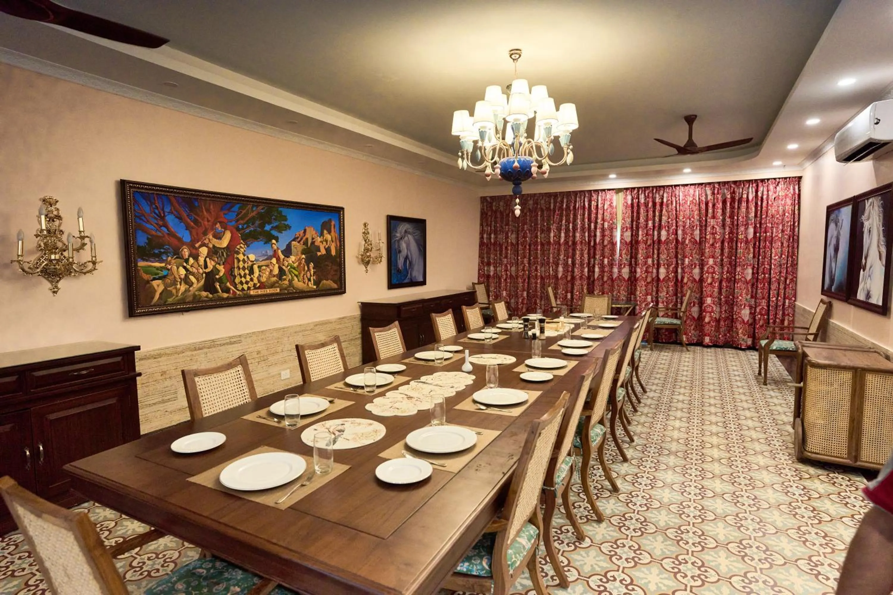 Restaurant/places to eat in Mayfair Manor Alibag