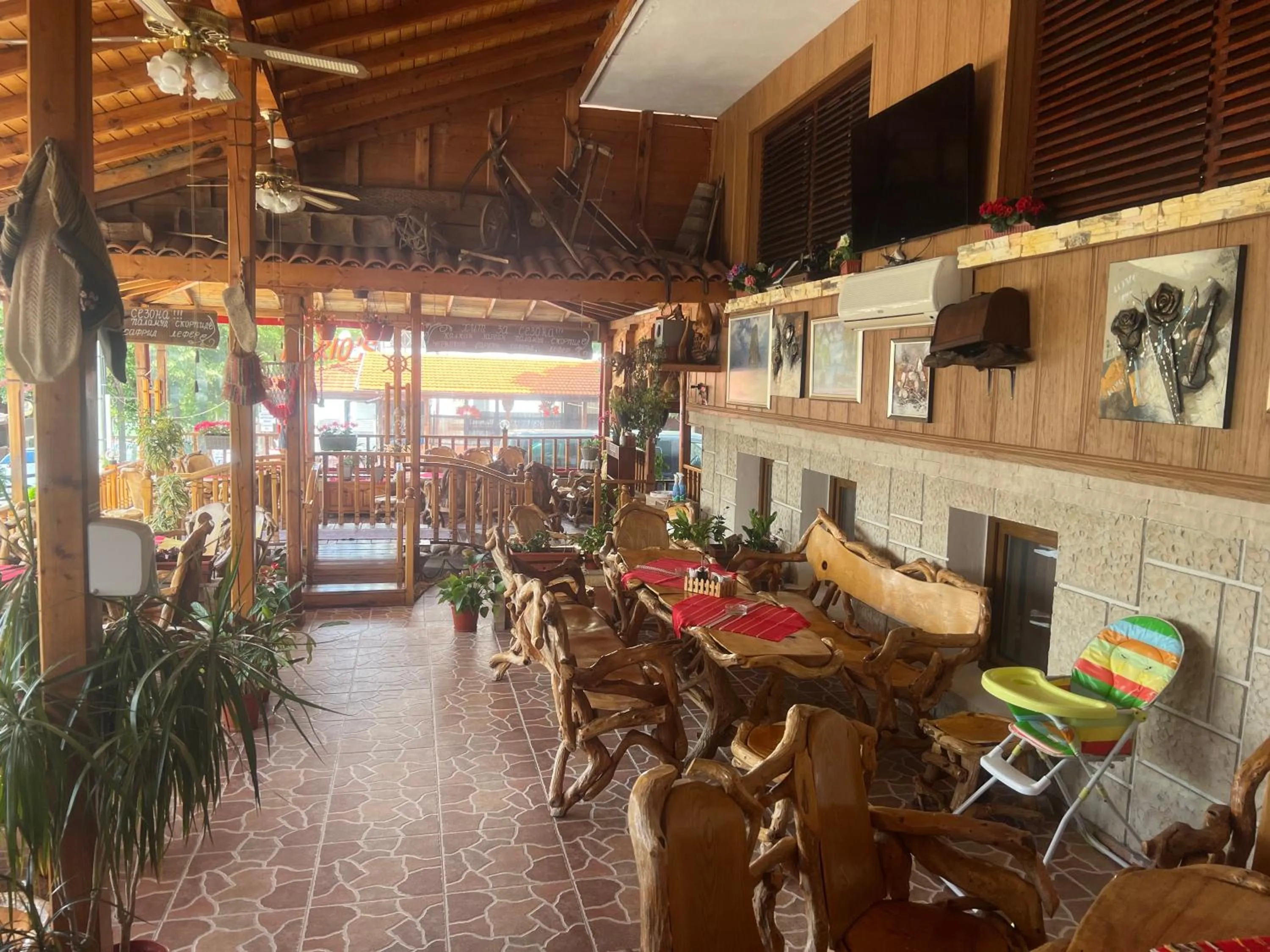 Restaurant/places to eat in Hotel Lazur