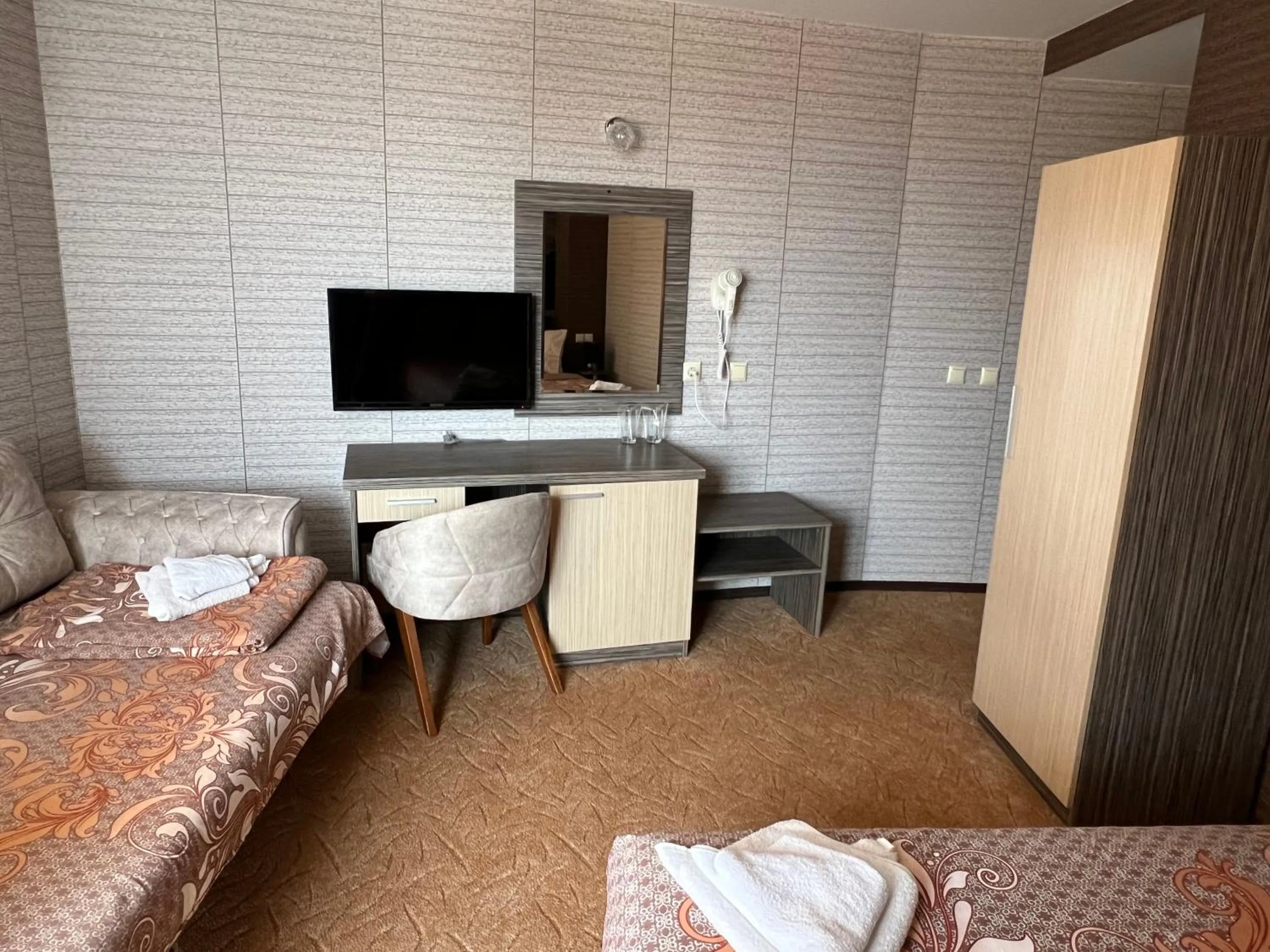 Photo of the whole room in Hotel Lazur