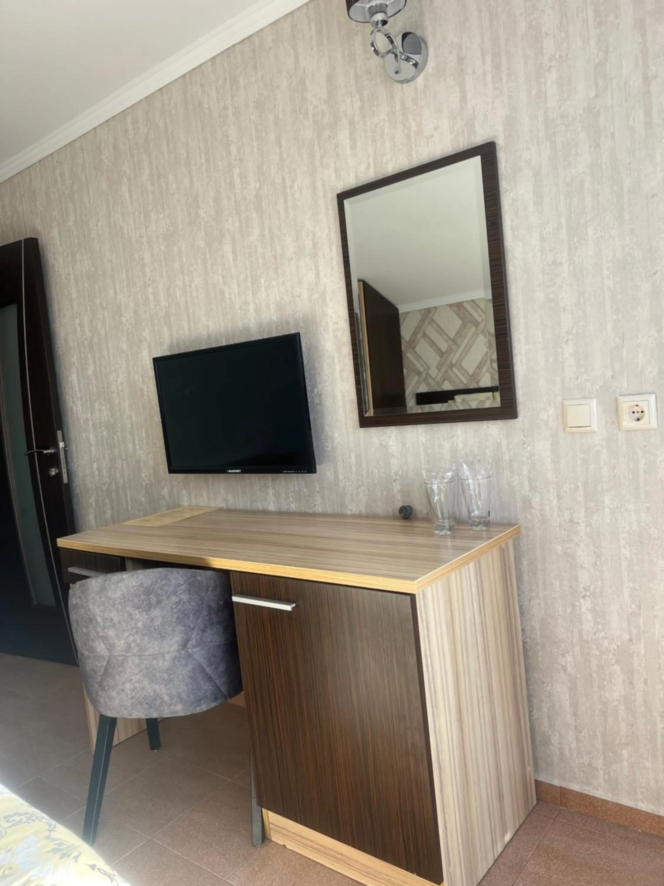 Photo of the whole room in Hotel Lazur