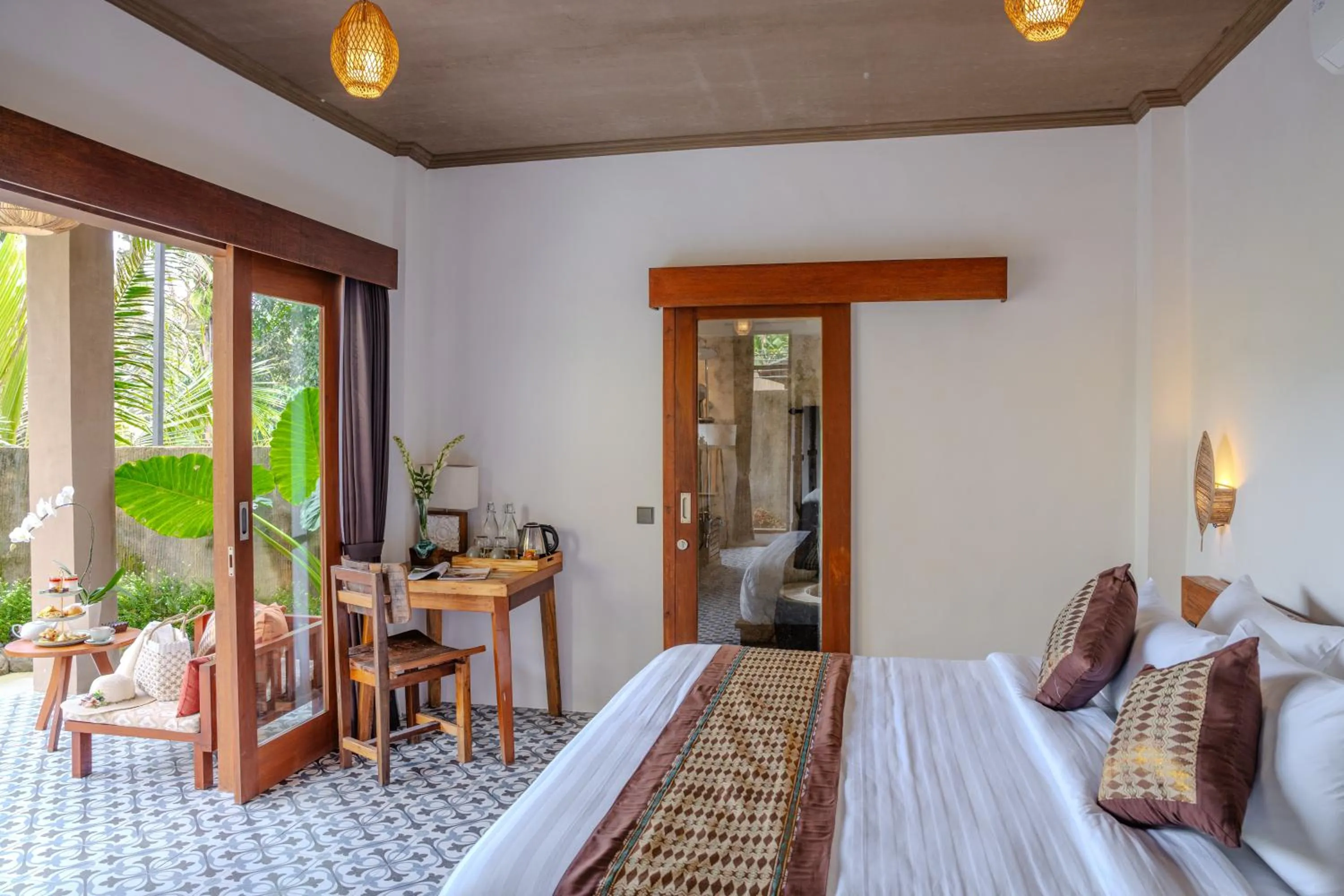 Bed in Hoshi Jungle Resort by Dhananjaya Hospitality