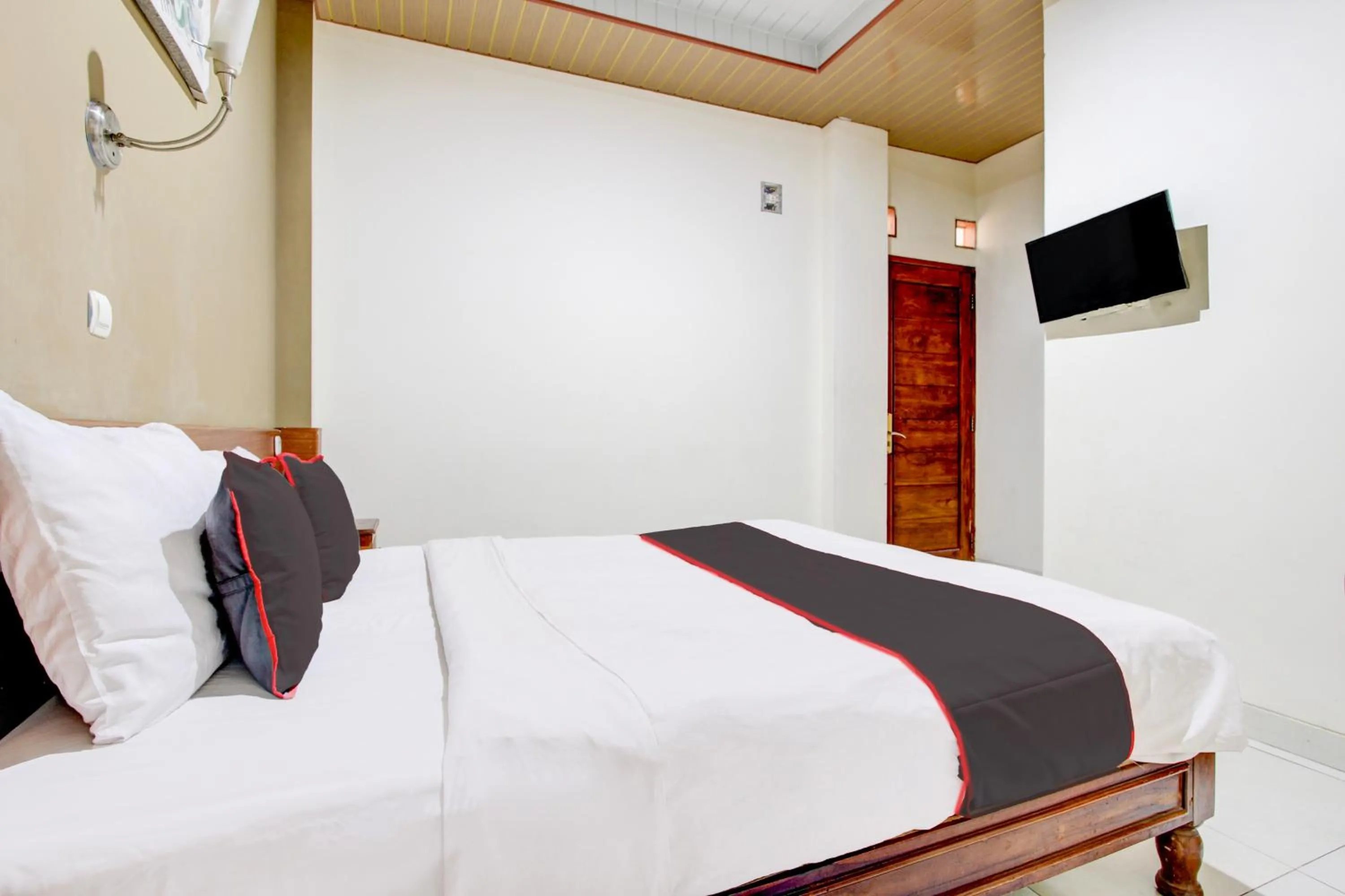 Photo of the whole room, Bed in Collection O Jalan Malioboro Near Lempuyangan Station Formerly Hotel Vala