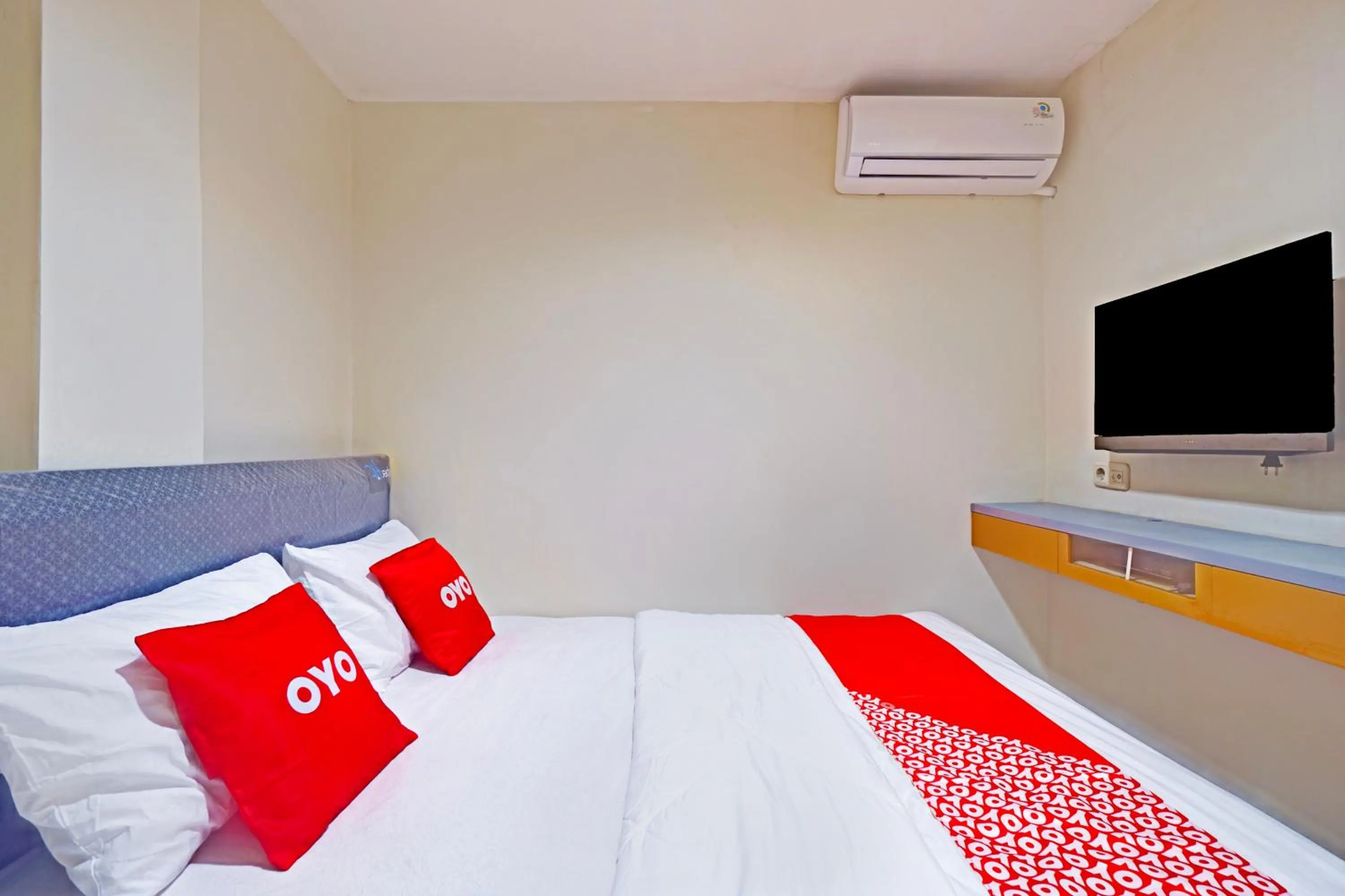 Bedroom, Bed in Hotel O Mangga Besar Near Mangga Besar Station Formerly Warna Warni Residence