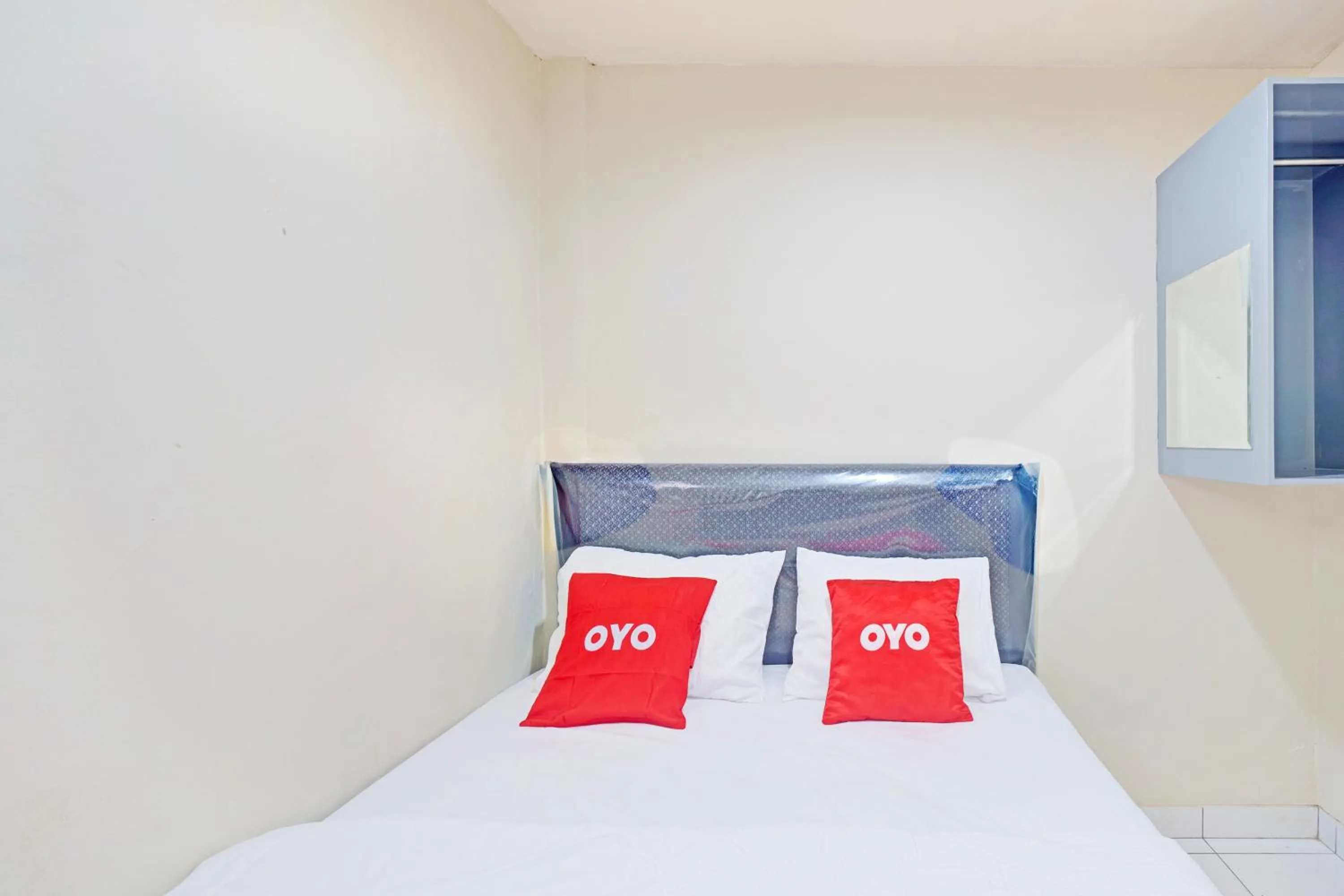 Bedroom, Bed in Hotel O Mangga Besar Near Mangga Besar Station Formerly Warna Warni Residence