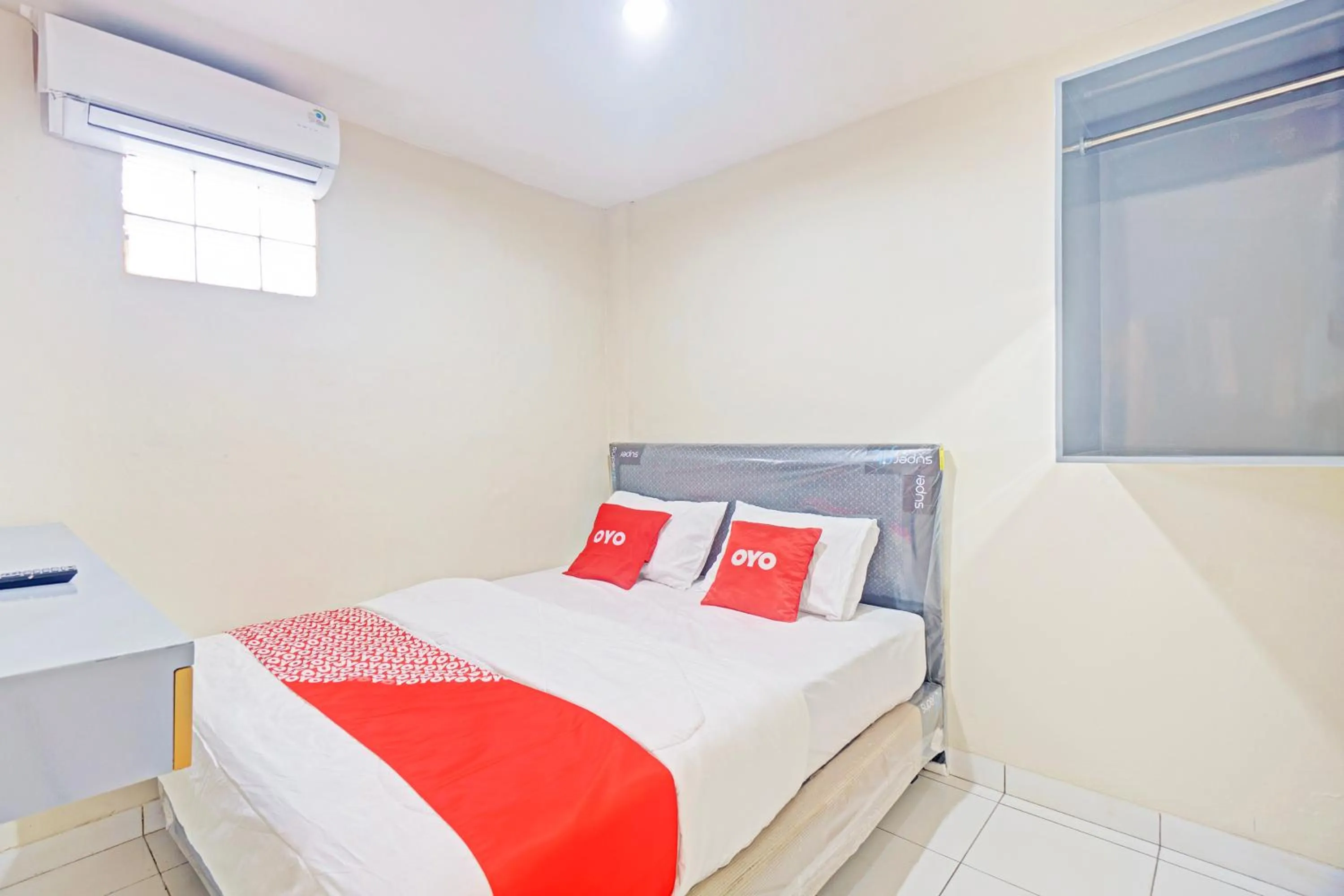 Bedroom, Bed in Hotel O Mangga Besar Near Mangga Besar Station Formerly Warna Warni Residence