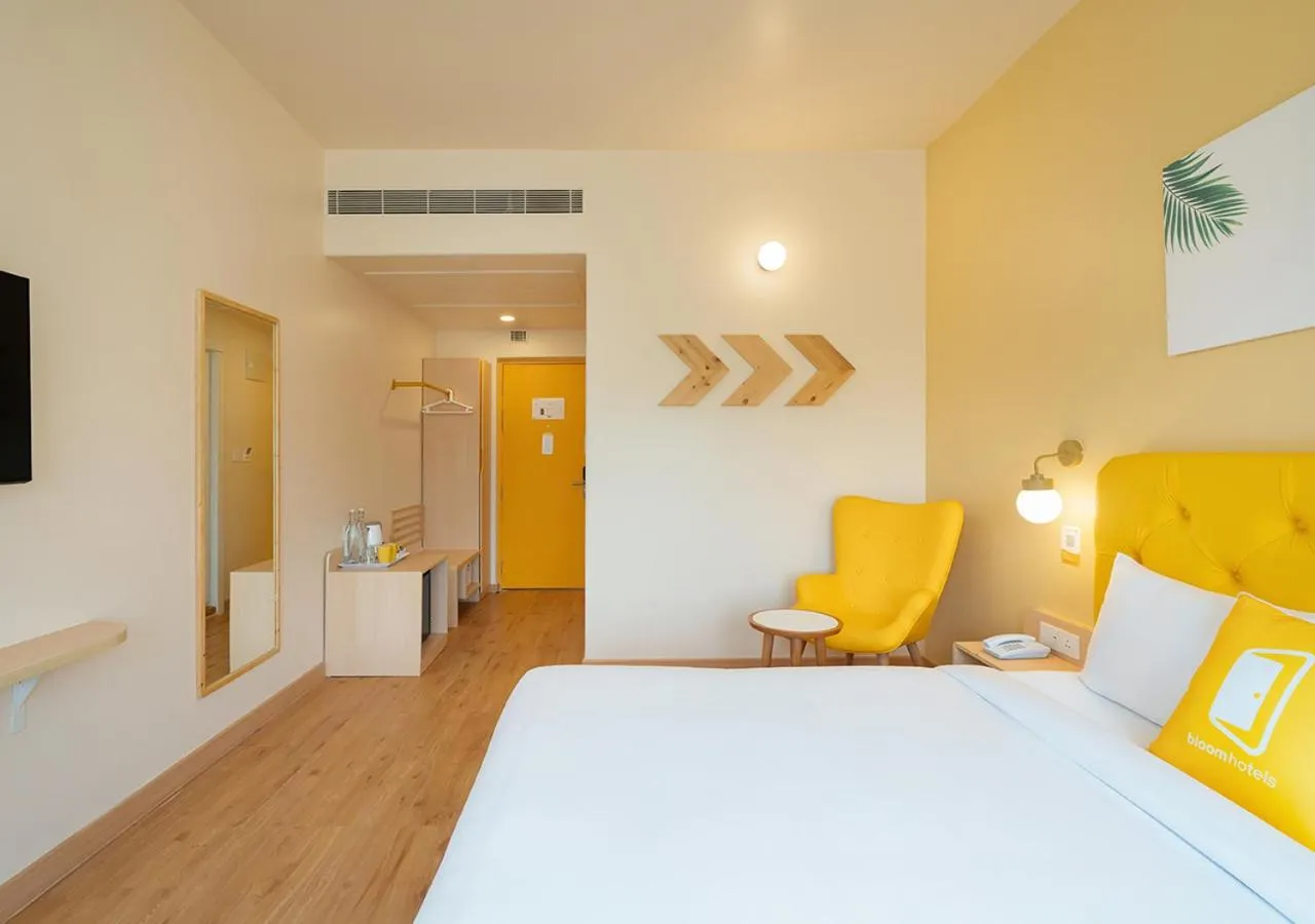 Bedroom, Bed in Bloom Hotel - DLF Cyber City