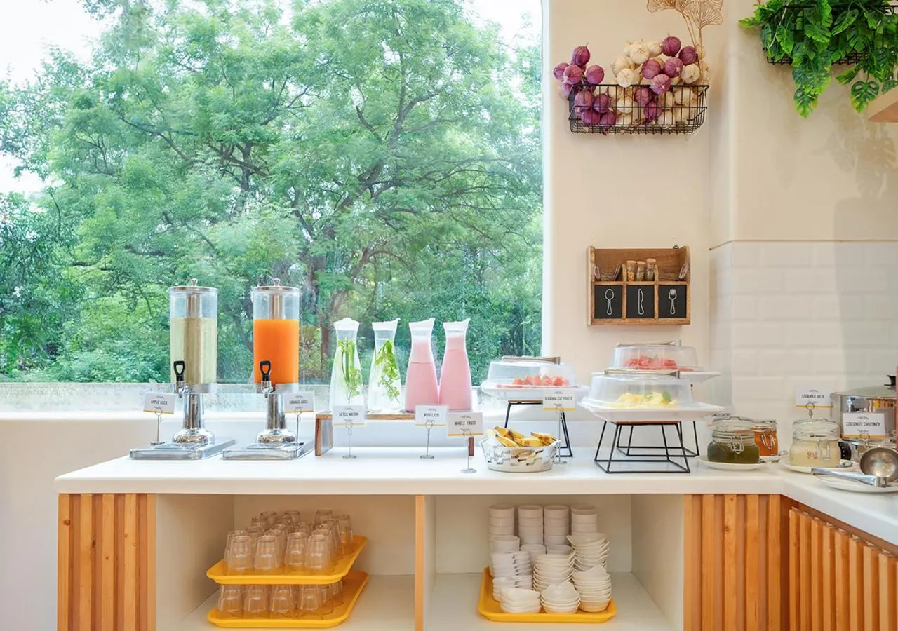 Restaurant/places to eat in Bloom Hotel - DLF Cyber City