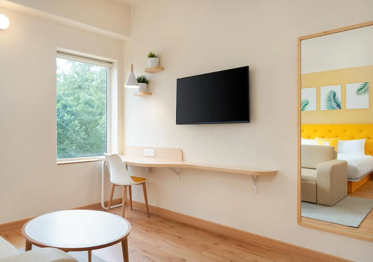 Bedroom, Bed in Bloom Hotel - DLF Cyber City