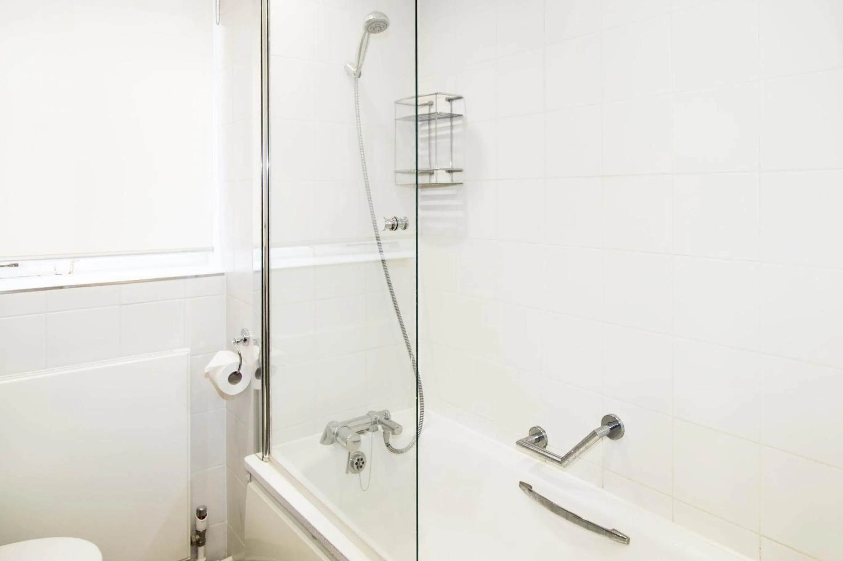 Bathroom in Goodenough College – University Residence