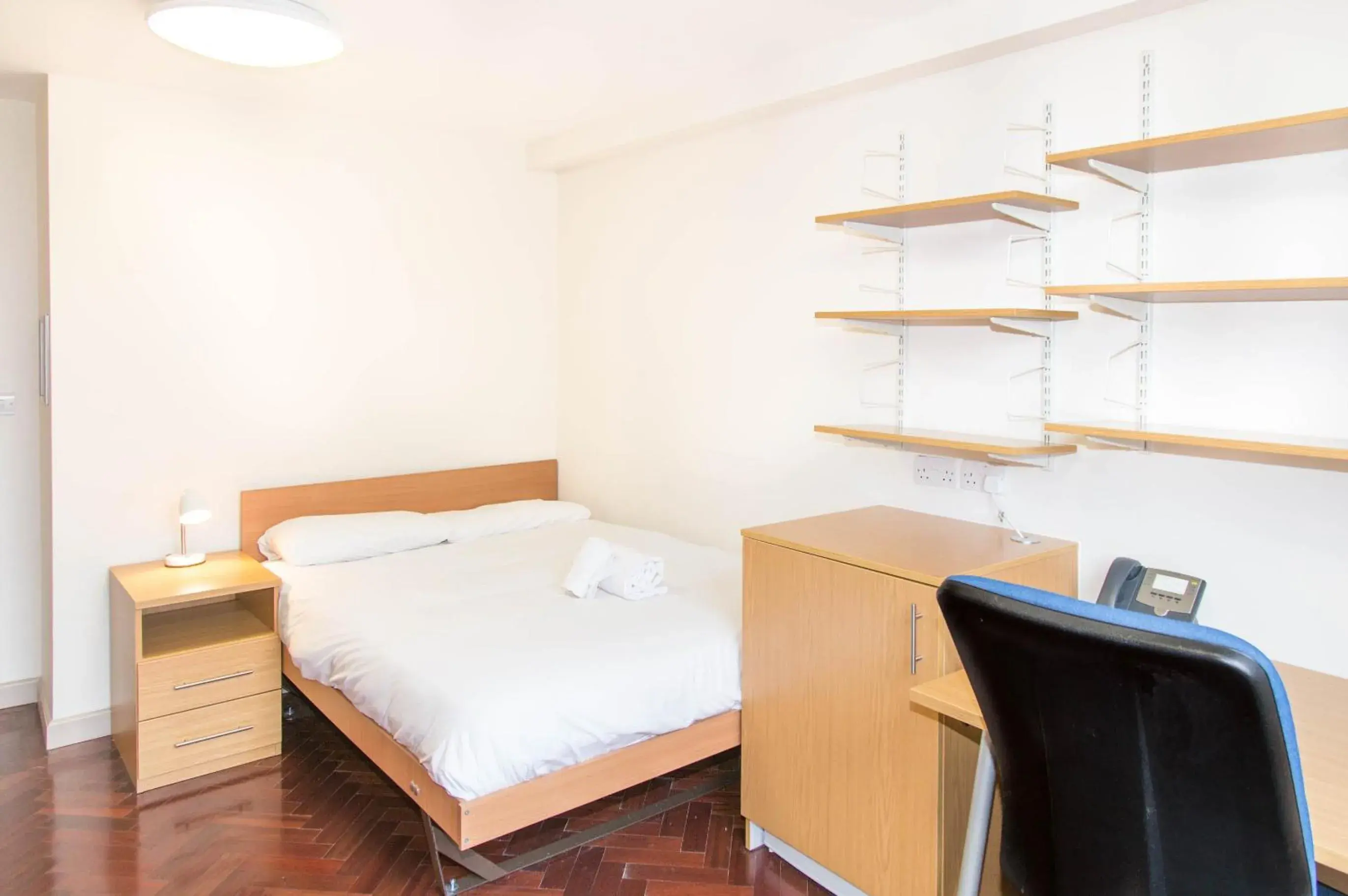 Standard Single Room with Shared Bathroom - Female Floor in Goodenough College – University Residence Standard Single Room with Shared Bathroom - Female Floor in Goodenough College – University Residence
