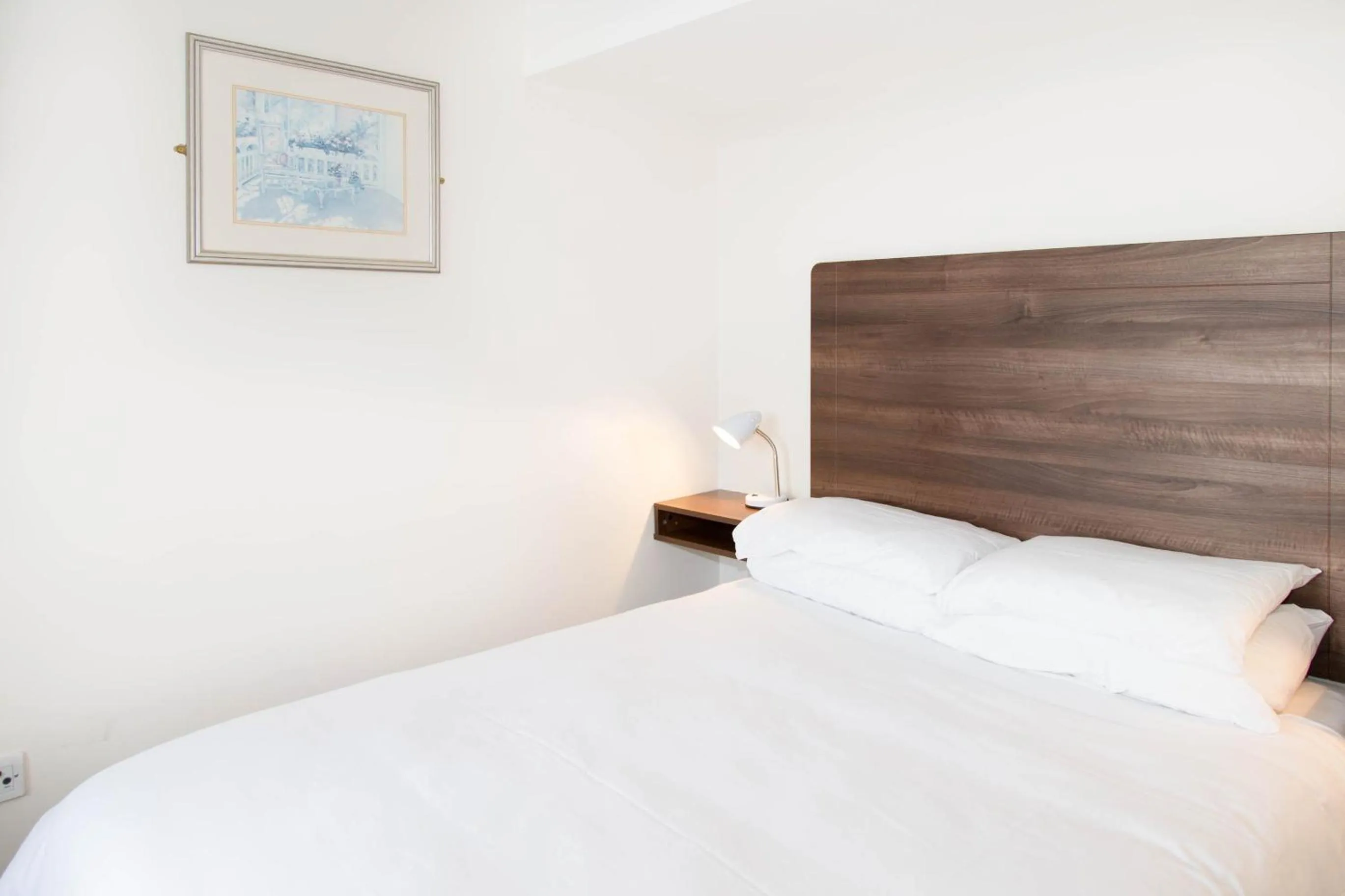 Bed in Goodenough College – University Residence