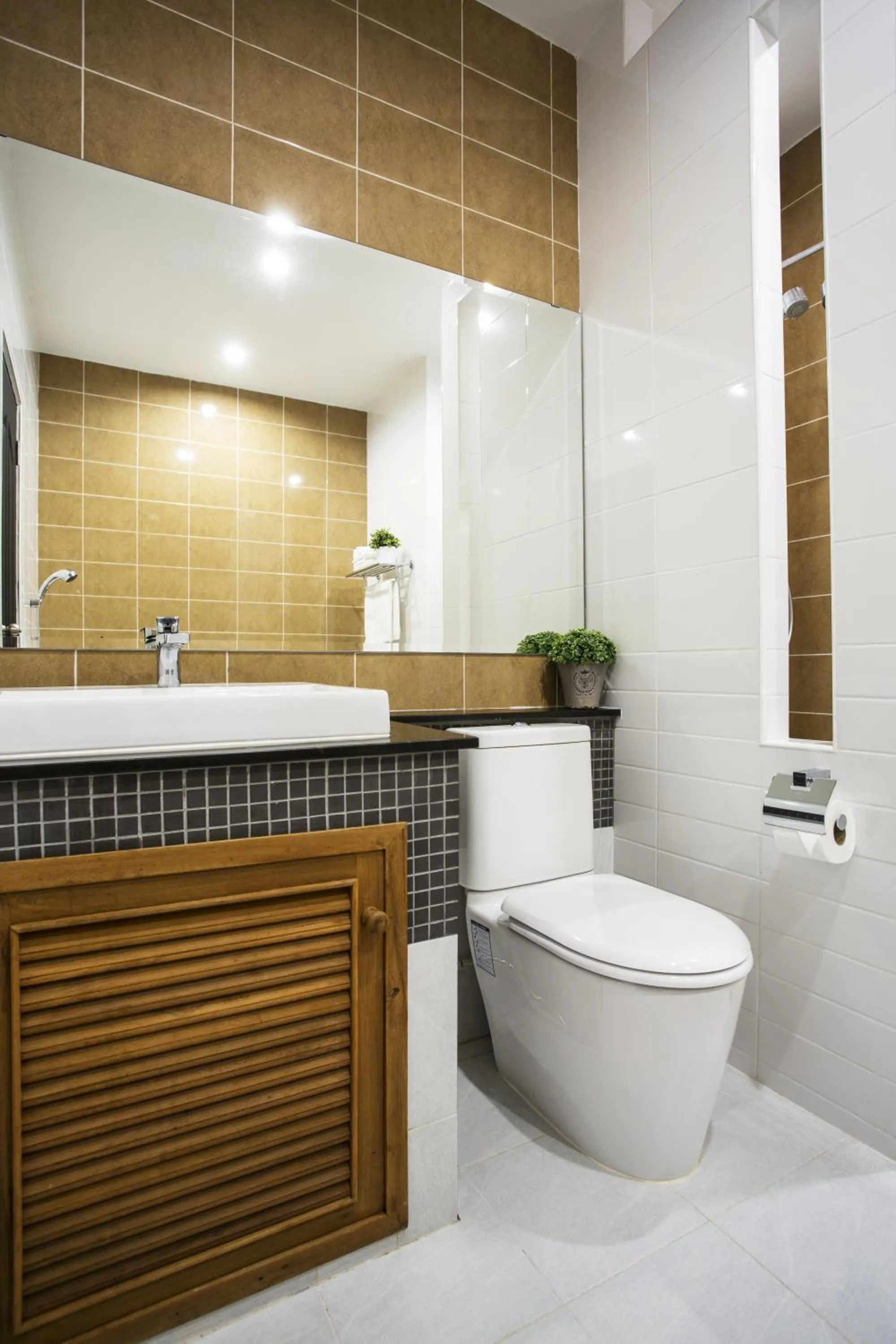 Toilet in Tolani Nimman Villa Chiang Mai