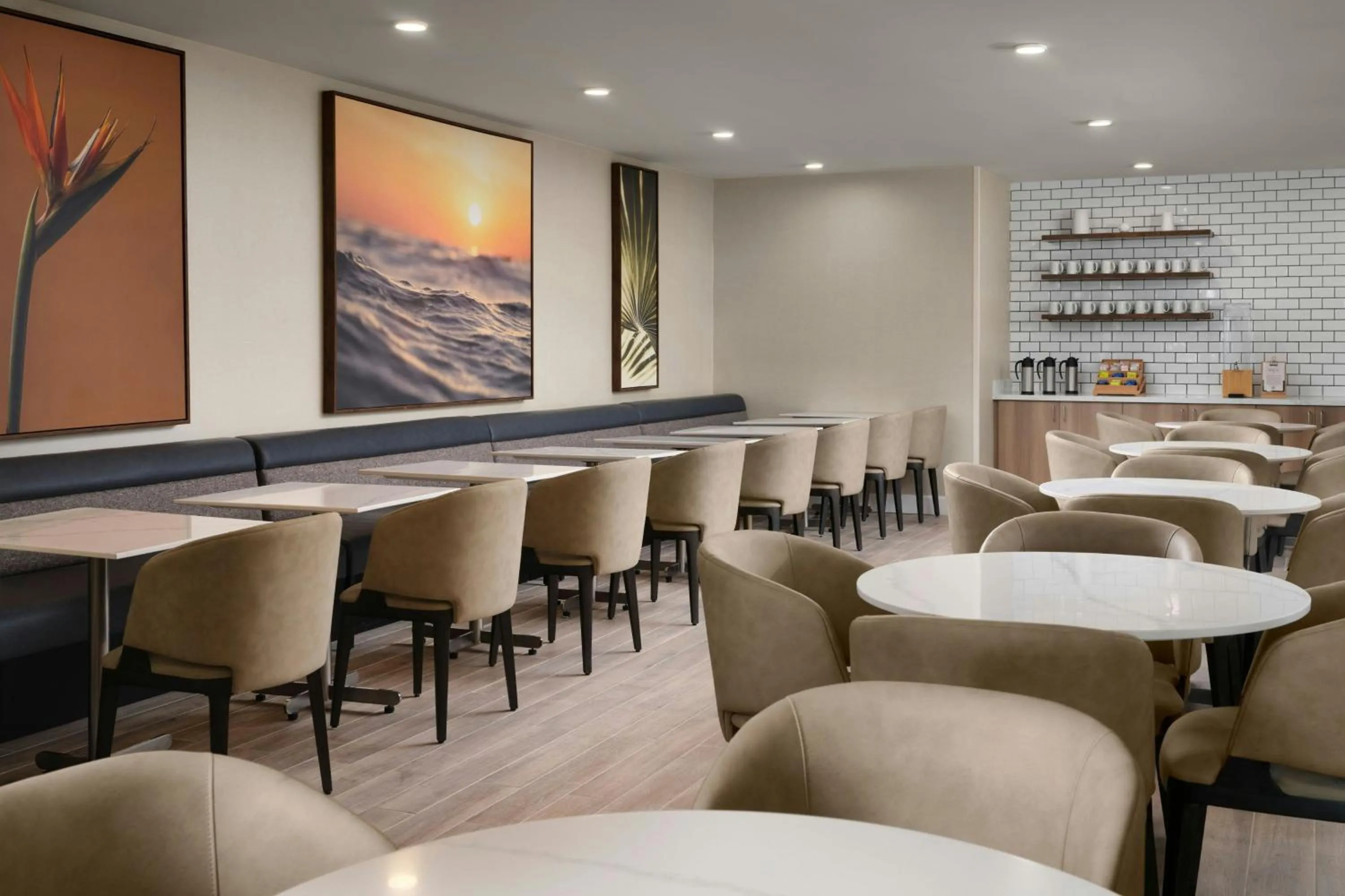 Restaurant/places to eat in Residence Inn by Marriott Ventura Beach
