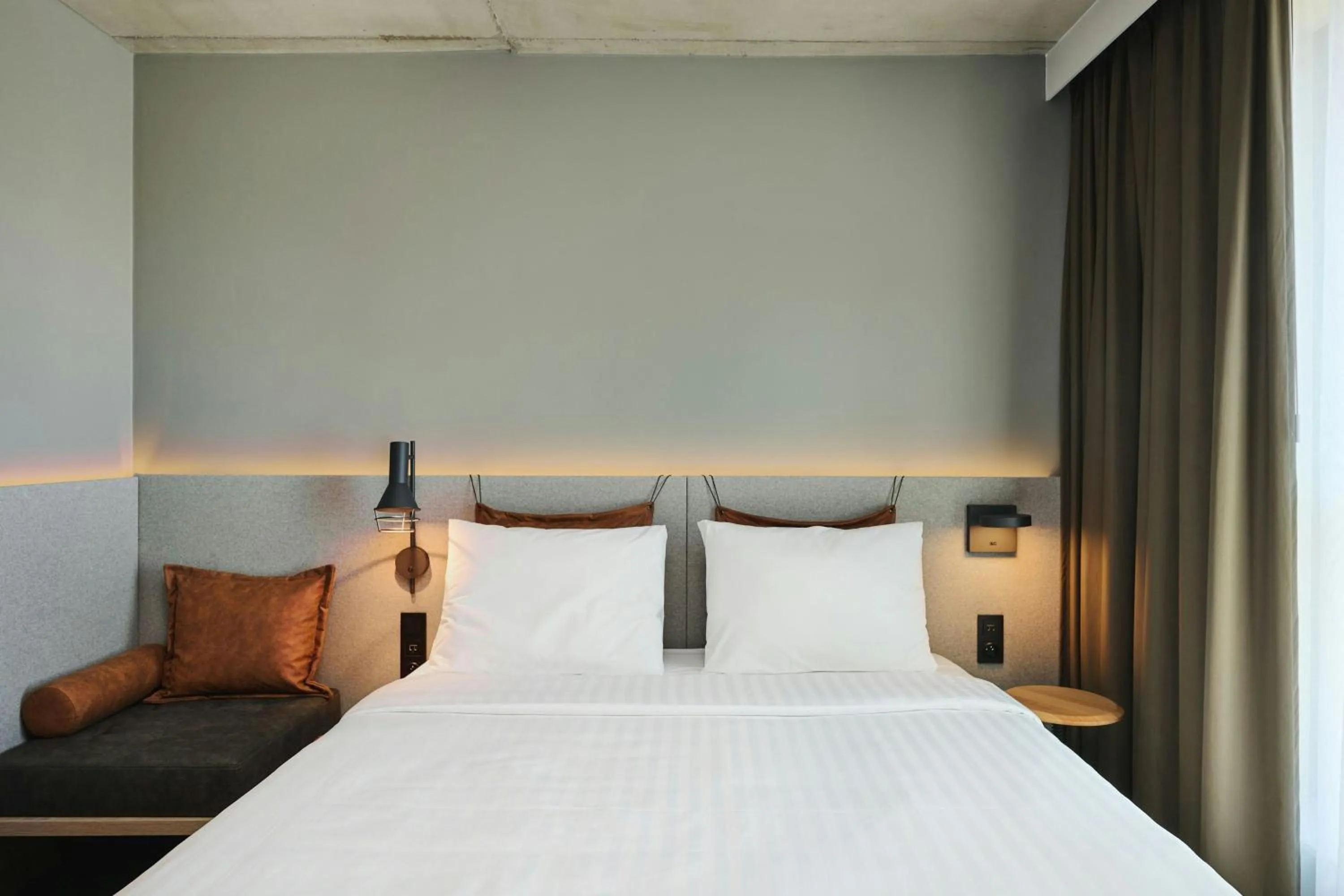 Photo of the whole room, Bed in Moxy Warsaw City