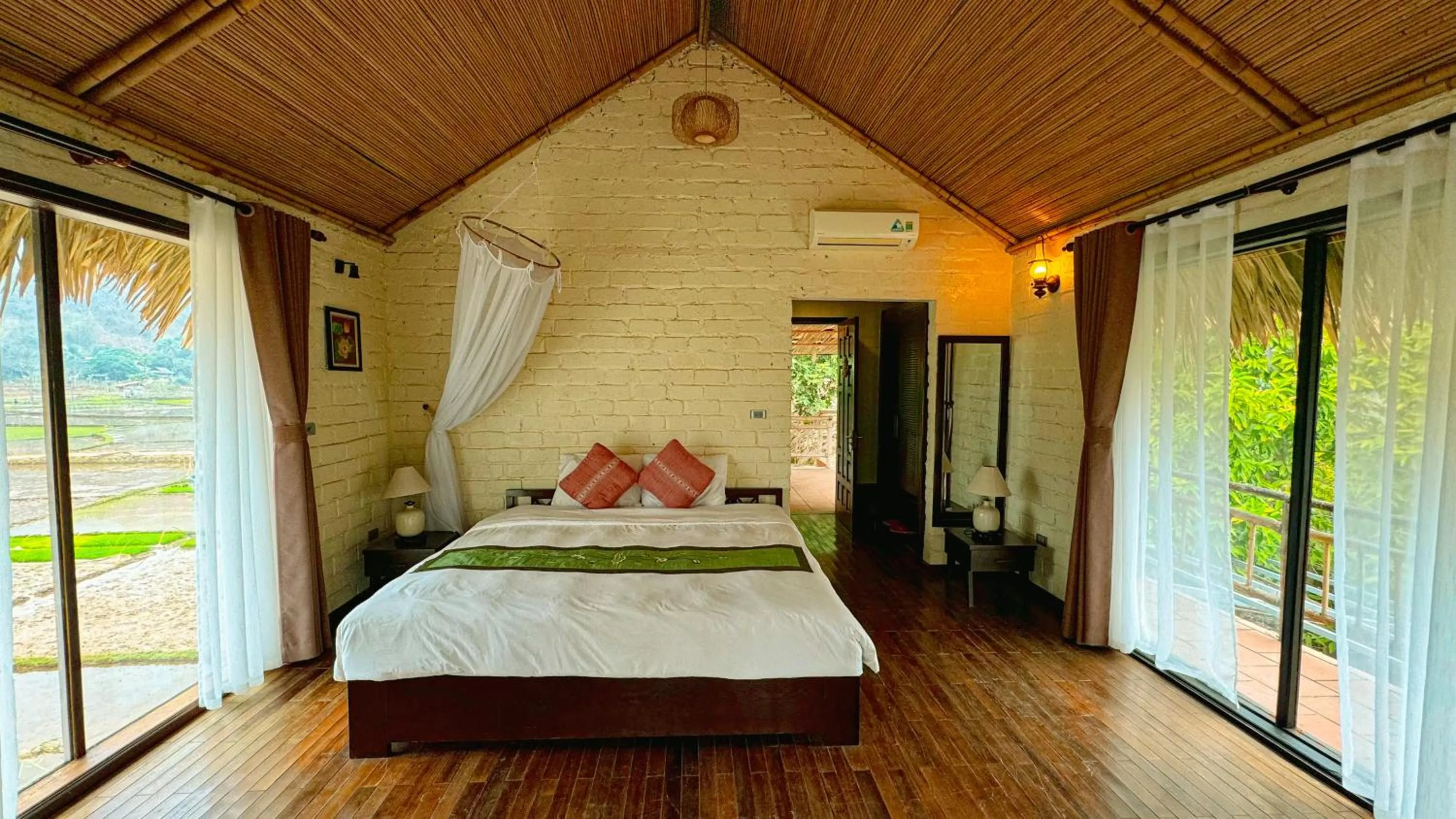 Inner courtyard view, Bed in Mai Chau Villas