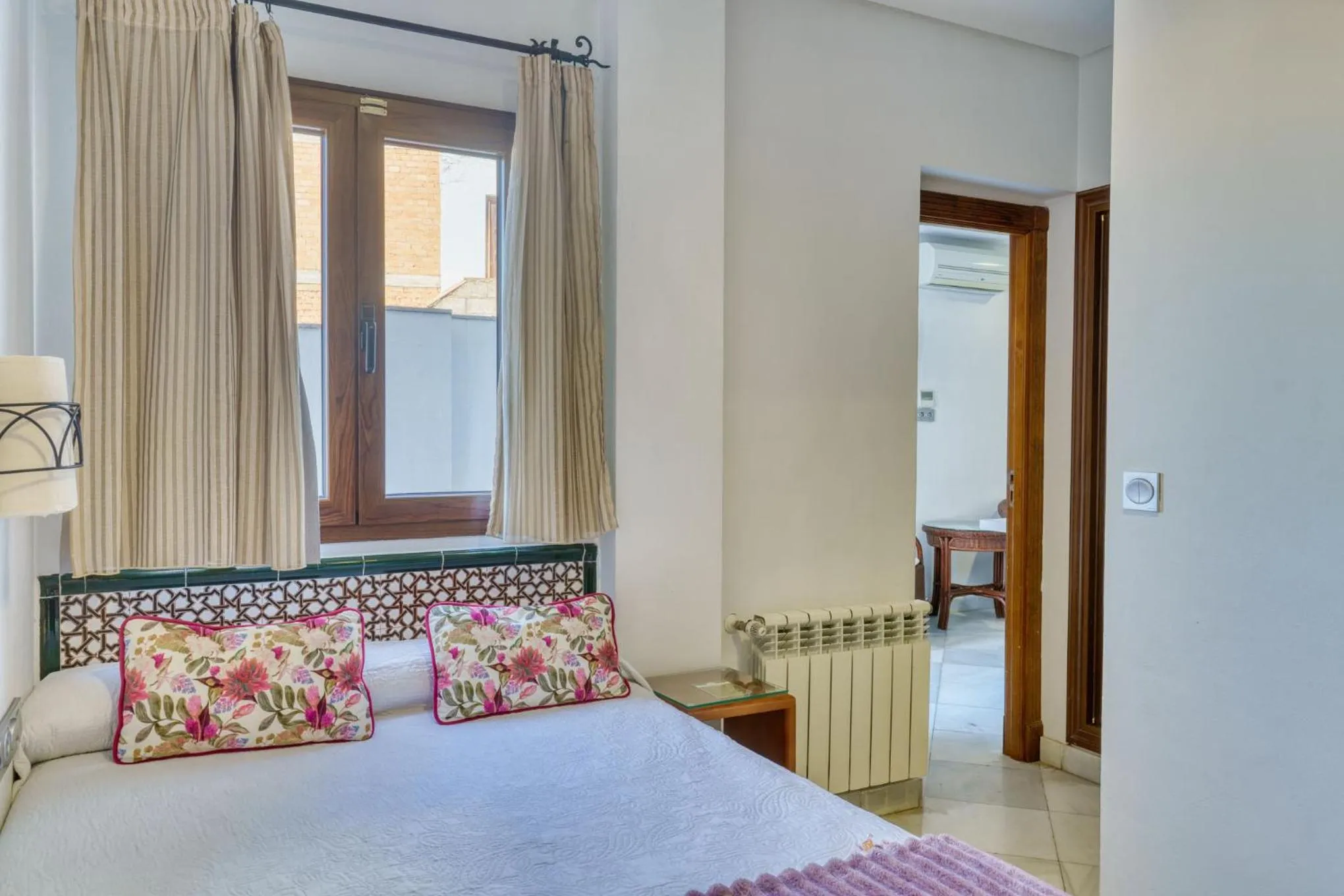 Bedroom, Bed in Hotel Mirador Arabeluj