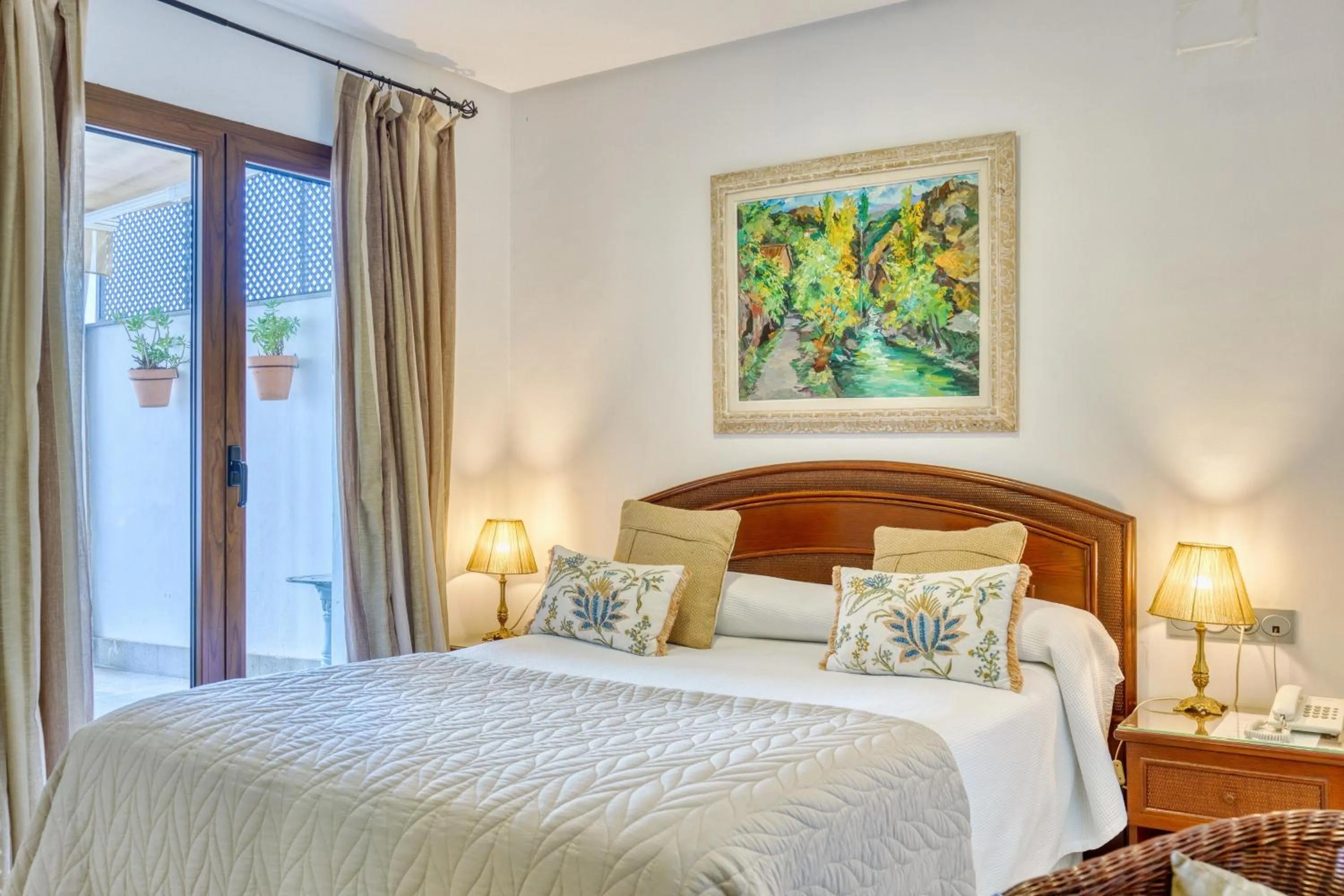 Bed in Hotel Mirador Arabeluj