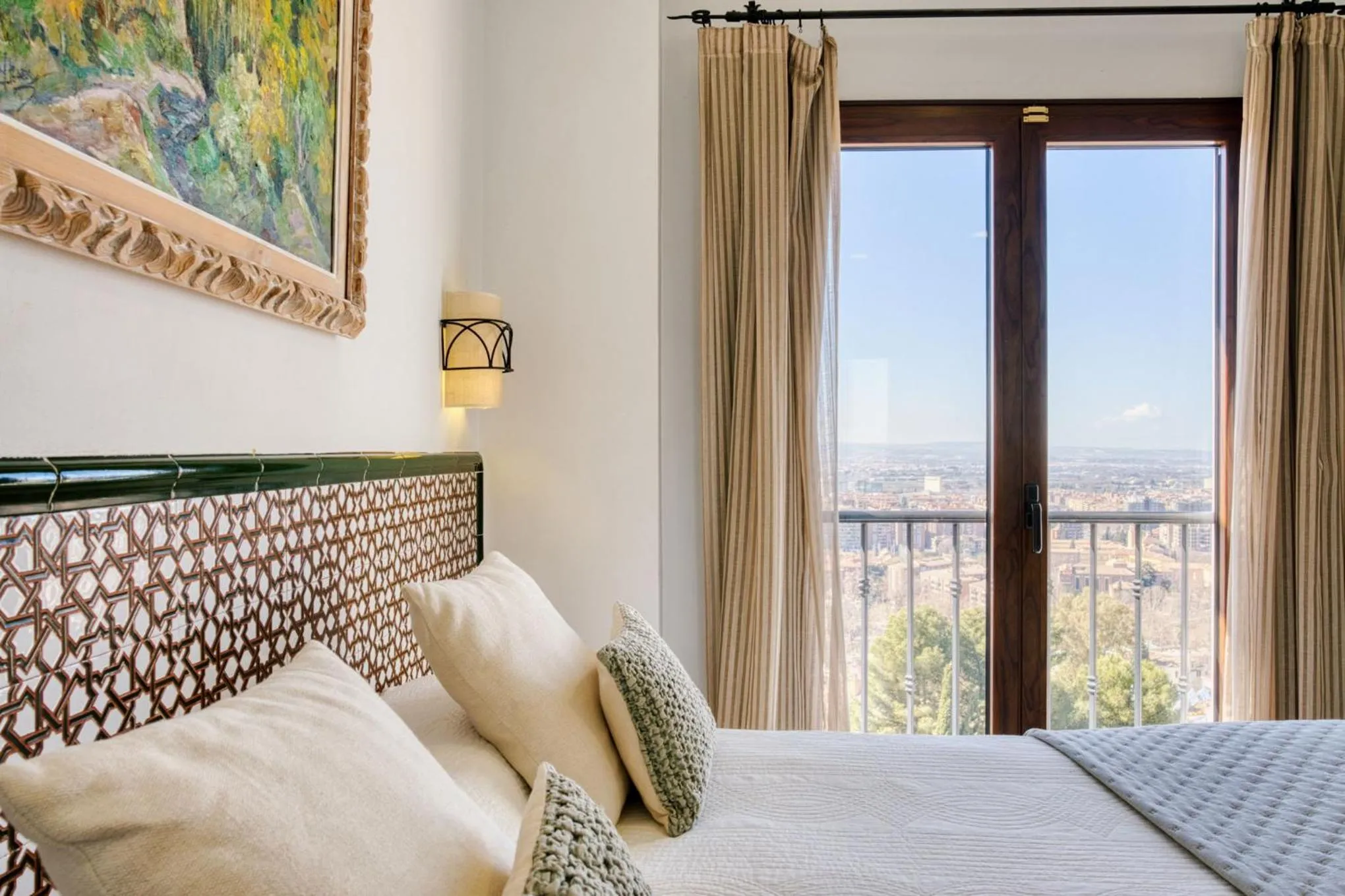 Bed in Hotel Mirador Arabeluj